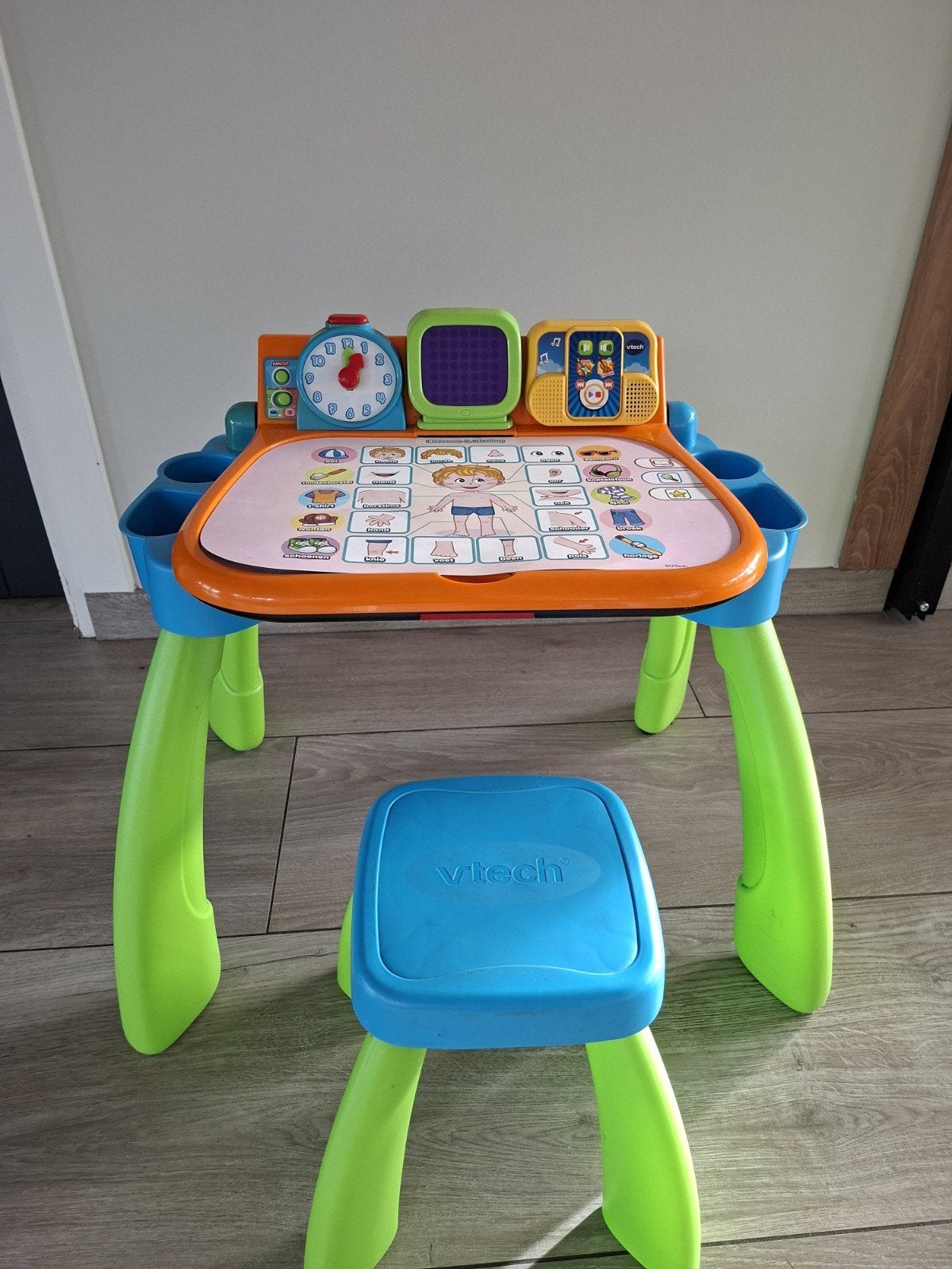 Vtech. Magisch speel en leerbureau met krukje, Ophalen, Zo goed als nieuw, 6 maanden tot 2 jaar