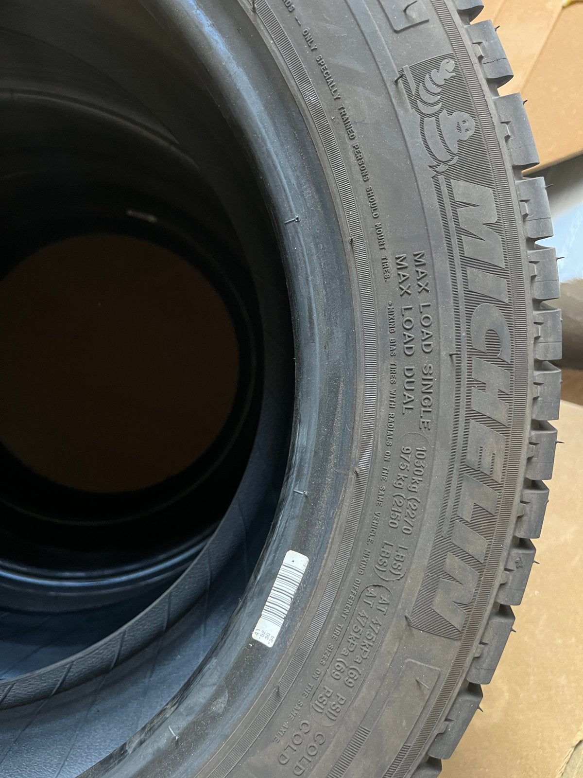 Michelin Agilis 215/60R17C Banden (Set van 4), Ophalen, 17 inch, All Season, Band(en)