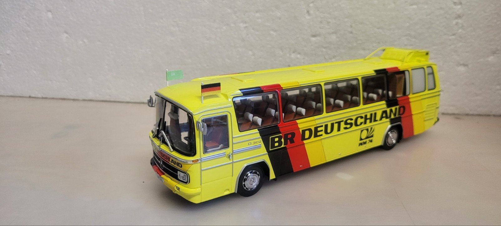 Minichamps Mercedes O 302 WK 1974 spelersbus BRD, Hobby en Vrije tijd, Ophalen of Verzenden, Zo goed als nieuw, Bus of Vrachtwagen