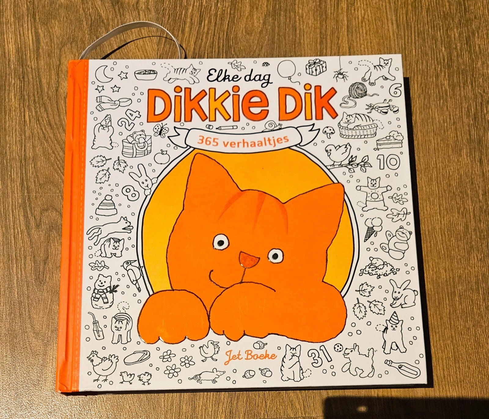 Dikkie Dik voorleesboek - 365 verhaaltjes, Jet Boeke, Ophalen of Verzenden, Zo goed als nieuw, Voorleesboek