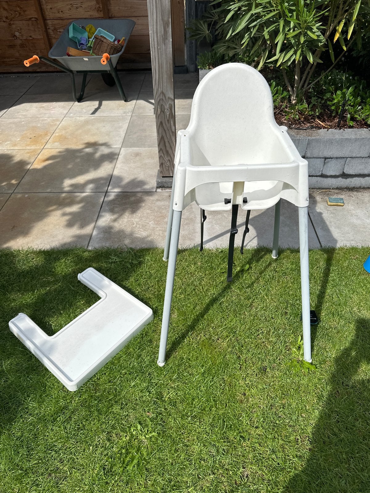 Ikea Gratis kinderstoel met afneembaar eetblad, Kinderen en Baby's, Kinderstoelen, Ophalen, Zo goed als nieuw, Overige typen, Afneembaar eetblad