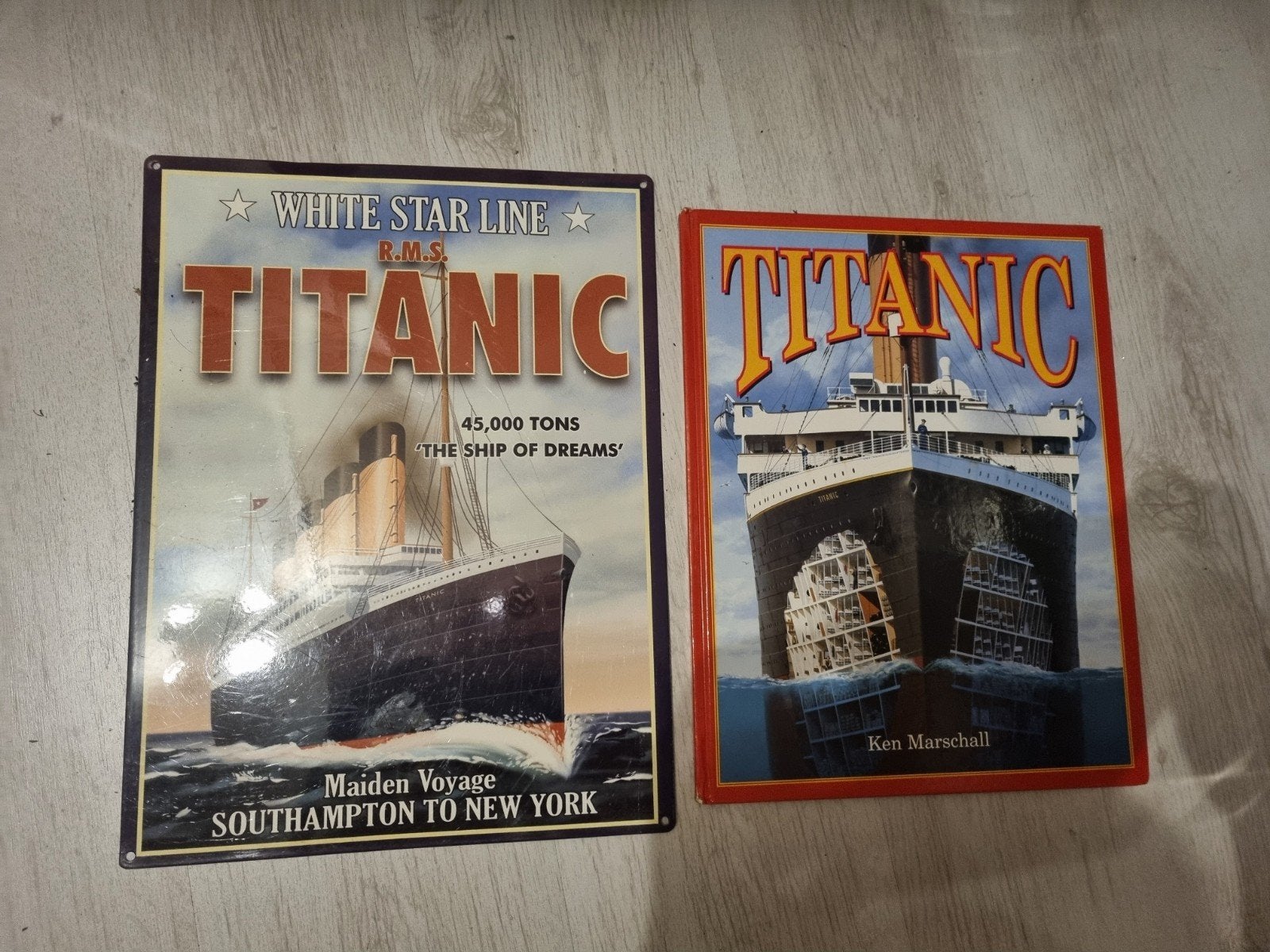 Groot Wandbord en boek Titanic, Ophalen of Verzenden, Zo goed als nieuw