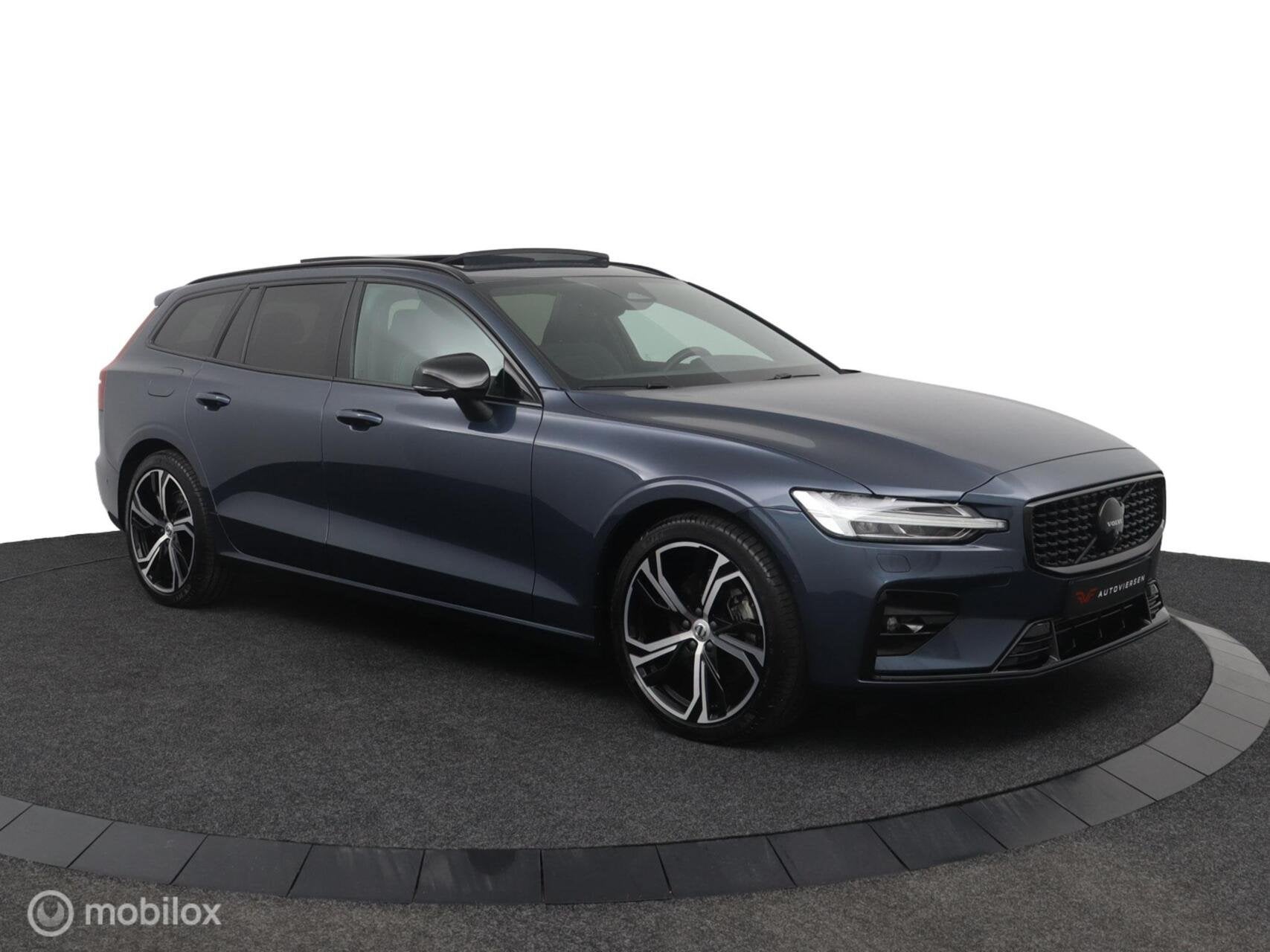 Volvo V60 2.0 B4 Ultra Dark | Pano | 360° | Harman Kardon |, Auto's, 4 cilinders, 1969 cc, Leder, 750 kg