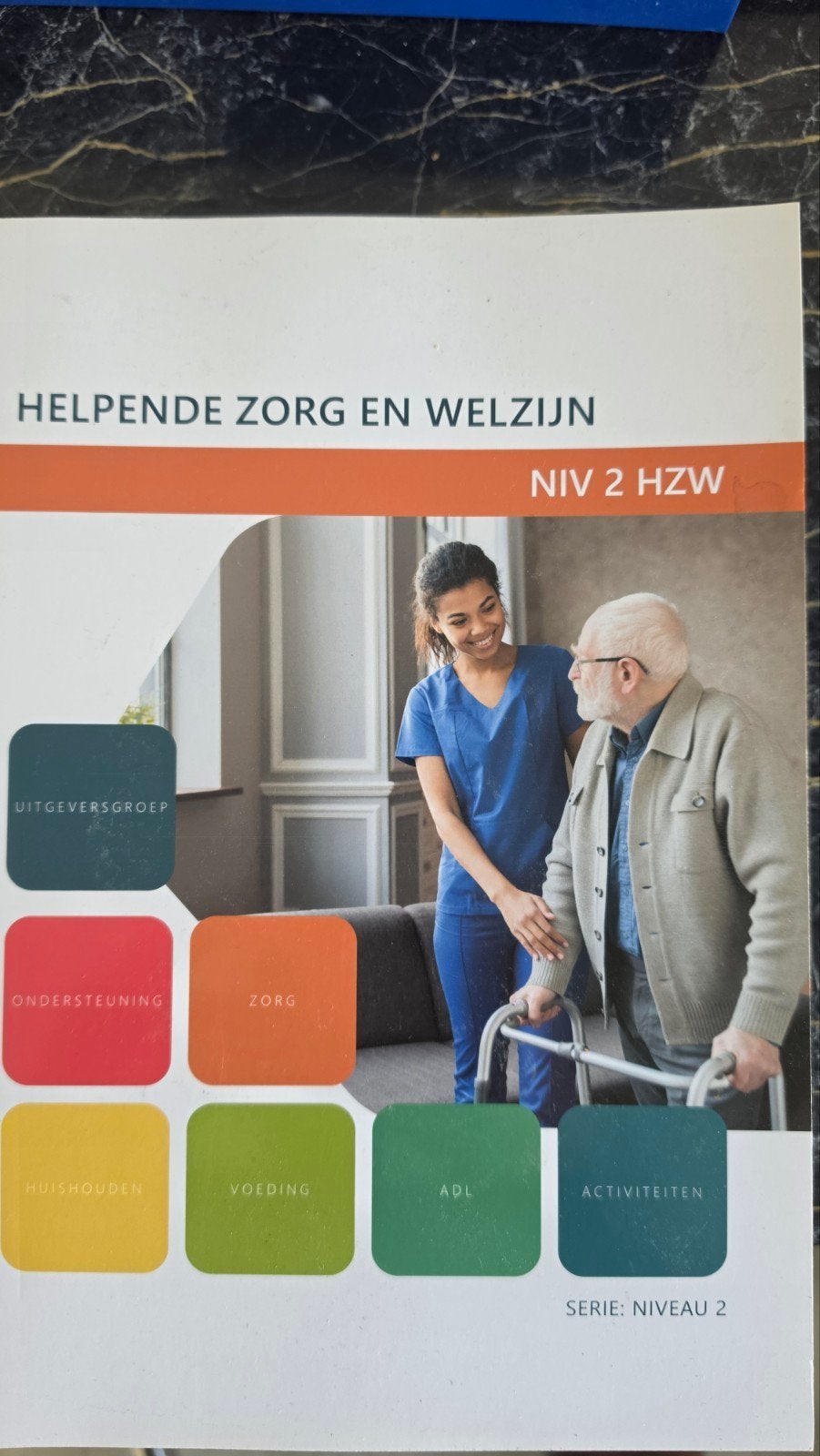 Helpende Zorg en Welzijn NIV 2 HZW - Studieboek, Overige vakken, Nieuw, Overige niveaus, Ophalen