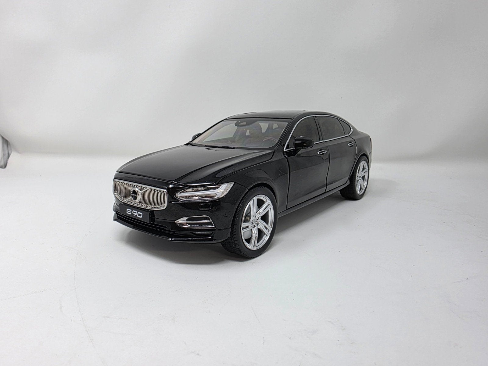 Volvo S90 2016 1:18 in OVP Paudi, Ophalen of Verzenden, Overige merken