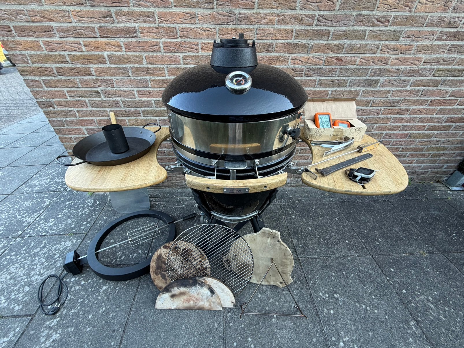 Patton kamado meat & pizza 21inch, Tuin en Terras, Houtskoolbarbecues, Ophalen, Gebruikt, Met accessoires
