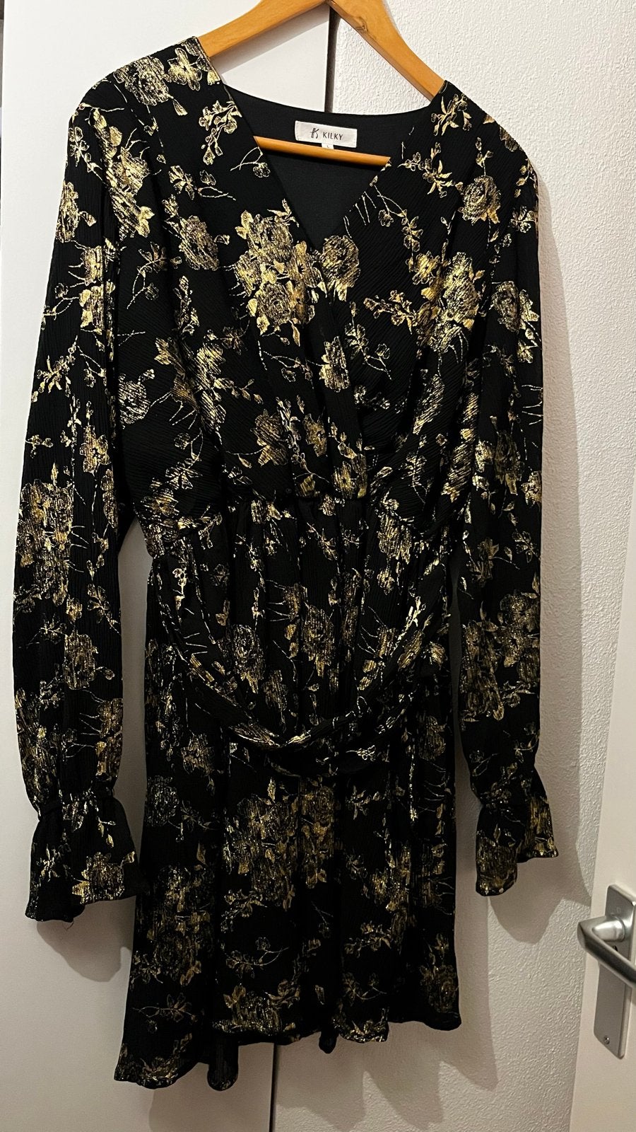 Kilky Zwart Jurkje met Gouden Bloemenprint - Maat L, Zwart, Maat 42/44 (L), Ophalen of Verzenden, Zo goed als nieuw