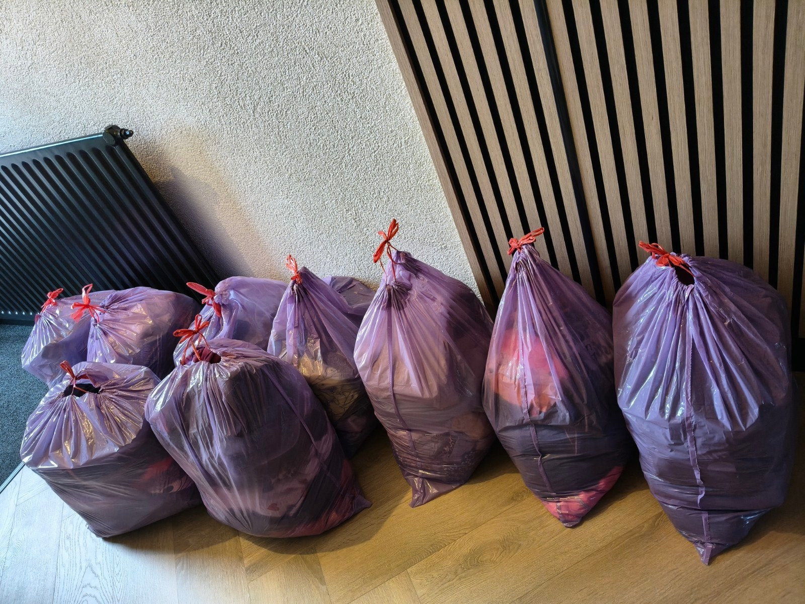 Partij kleding!, Ophalen