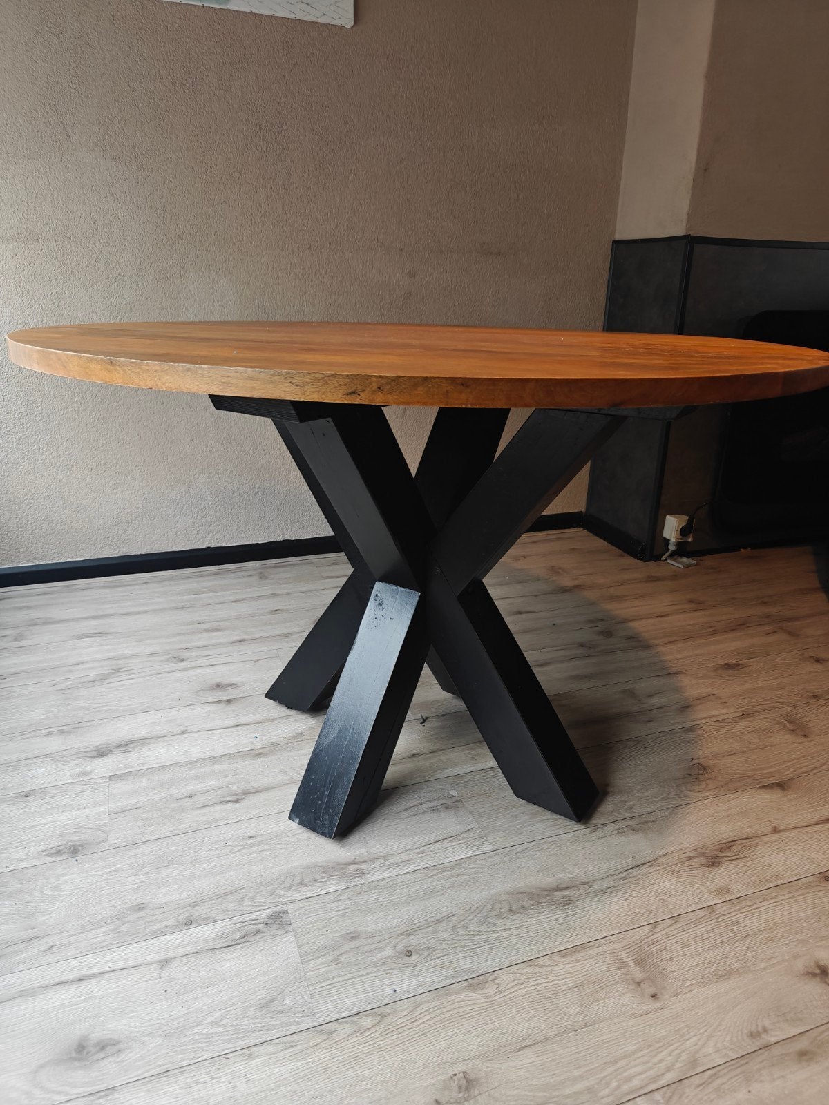 EETTAFEL ROND MET ZWART KRUISPOOT KRUISPOTEN, Huis en Inrichting, Tafels | Eettafels, Ophalen of Verzenden, 100 tot 150 cm, 100 tot 150 cm