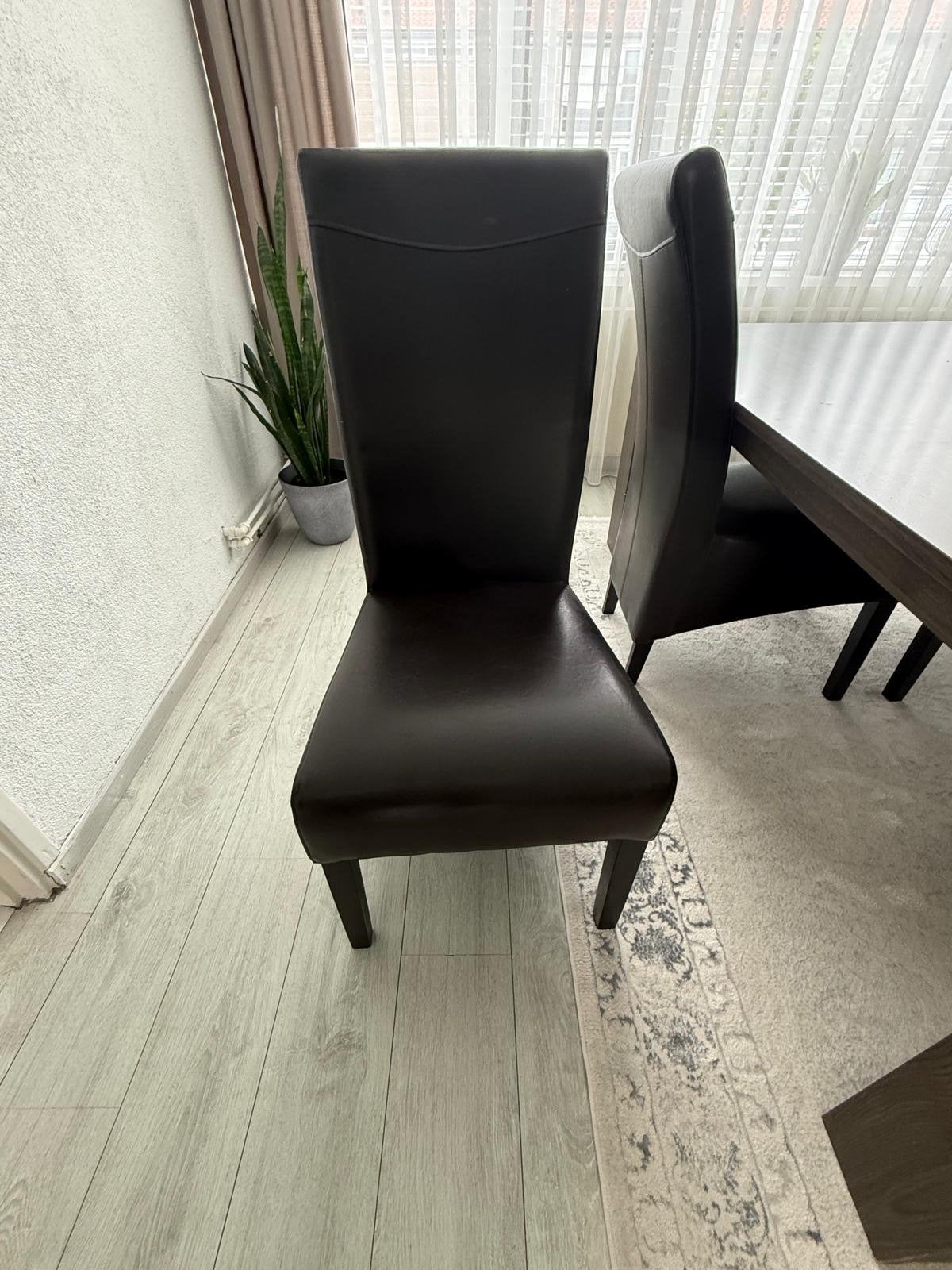 Complete eetkamerset met dressoir, 4 stoelen en bank – €300, Ophalen