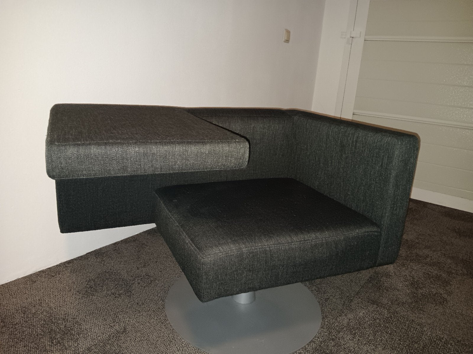 Offecct Solitaire  fauteuil stoel met geïntegreerde tafel,, Ophalen, Zo goed als nieuw, Stof, Modern, Design, Scandinavisch