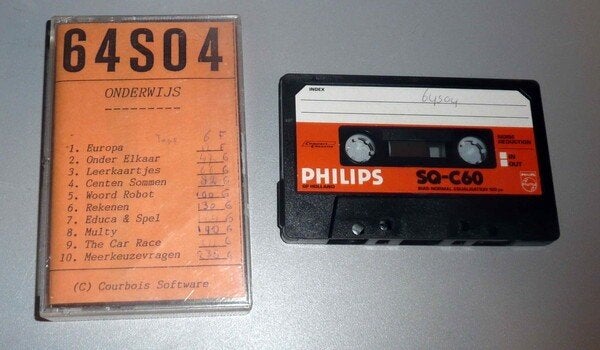 GEZOCHT: COMMODORE 64 & VIC 20 - COURBOIS & MAJISTIC TAPES, Computers en Software, Verzenden, Commodore