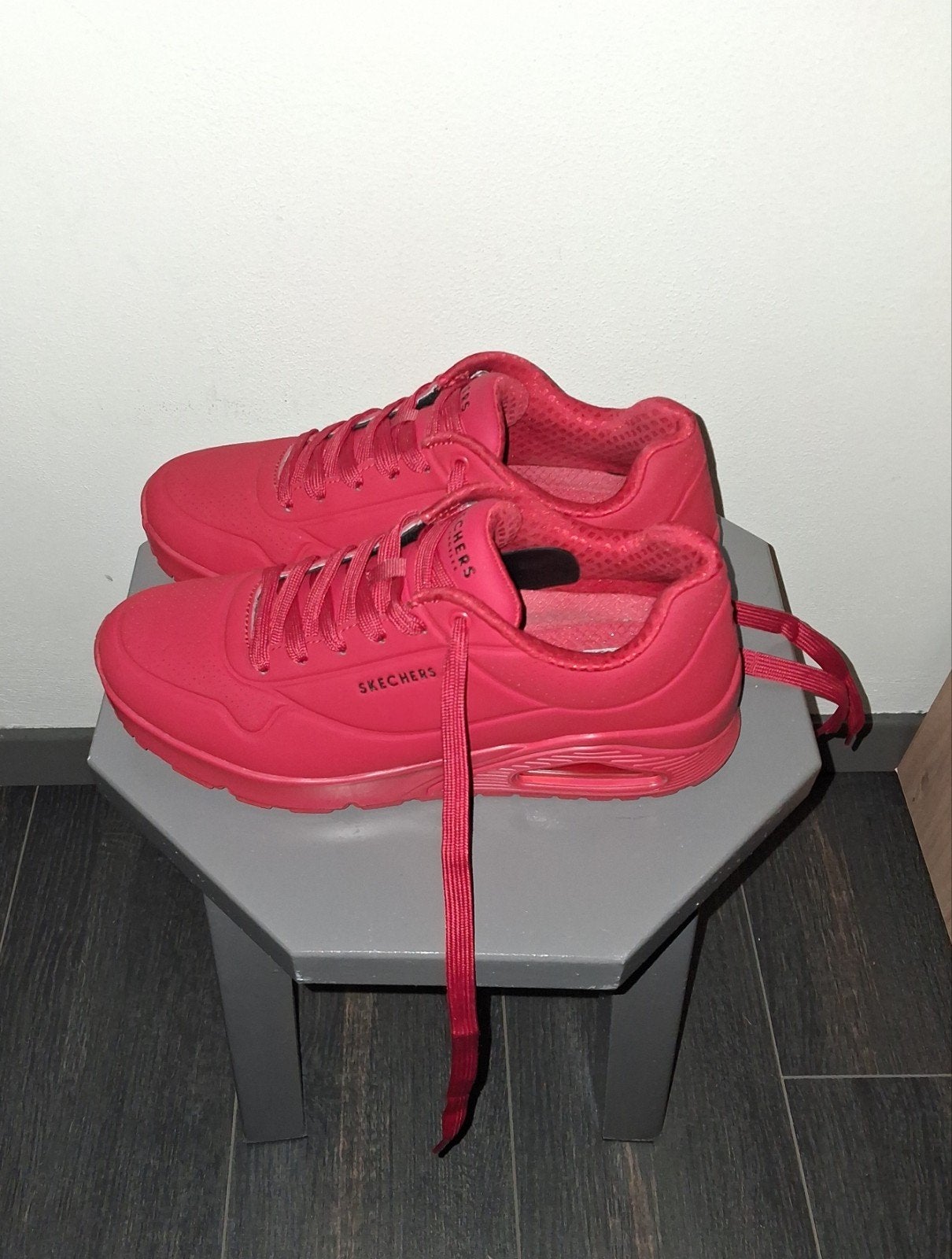Nieuwe Rode SKECHERS UNO maat 40. 2e paar=halve prijs, Nieuw, Ophalen of Verzenden, Sneakers of Gympen, Rood
