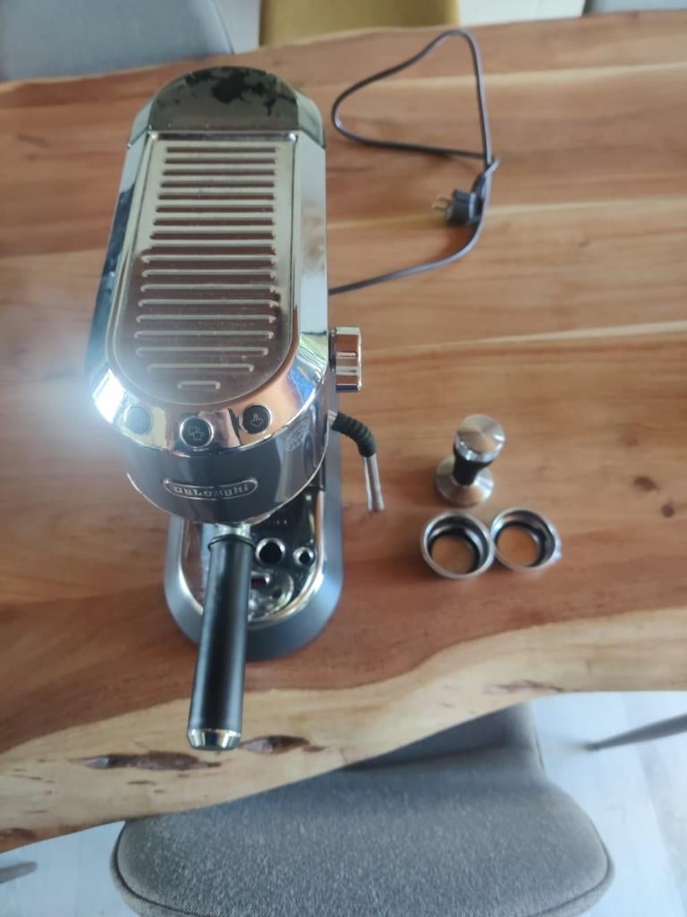 Pistonmachine - De’Longhi Dedica Arte EC885.GY, Ophalen, Espresso apparaat, Gemalen koffie, Zo goed als nieuw