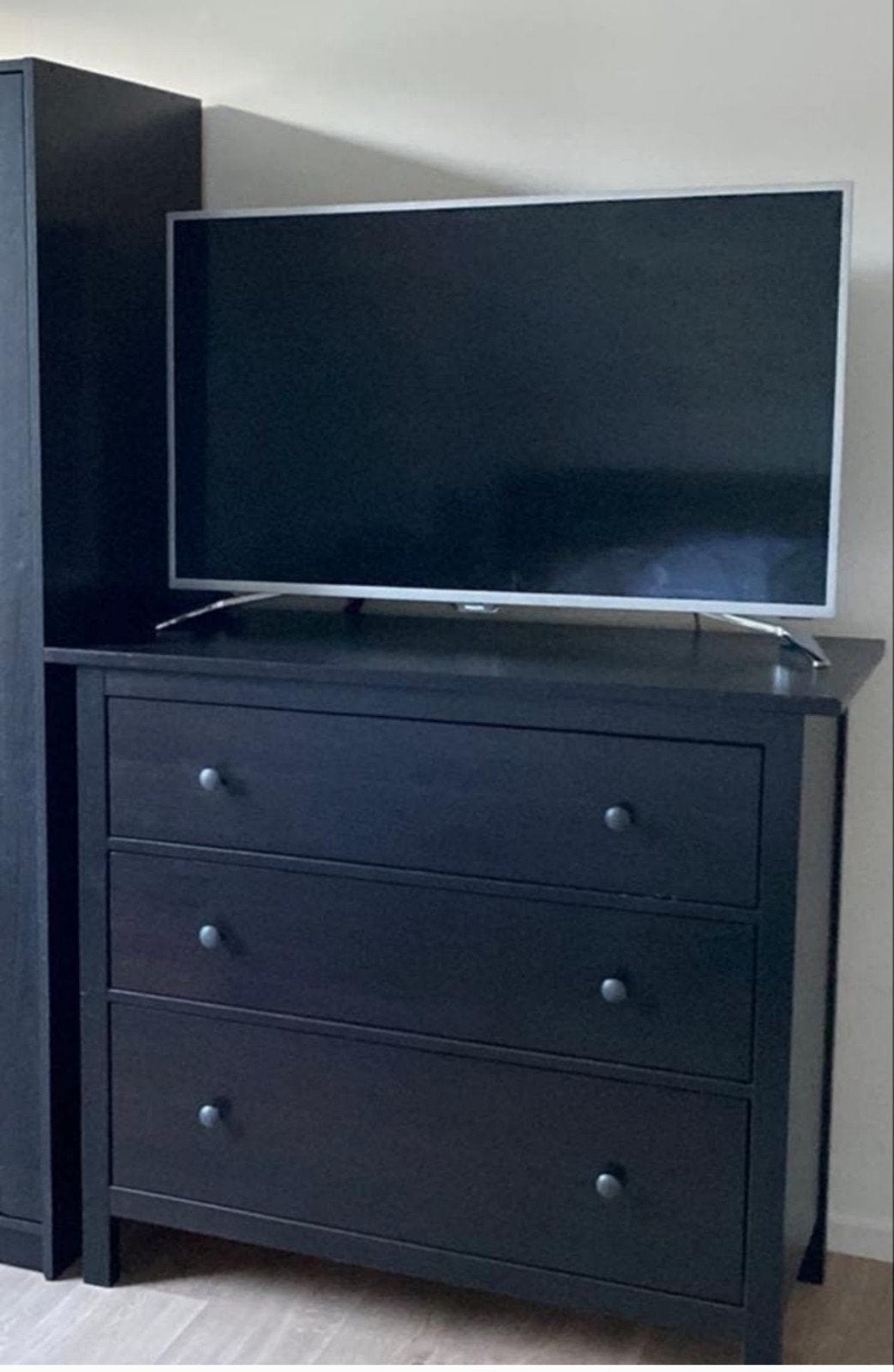 IKEA Hemnes ladekast zwart - met gebruikssporen, Huis en Inrichting, Kasten | Ladekasten, Ophalen, Gebruikt, 100 tot 150 cm, 3 of 4 laden