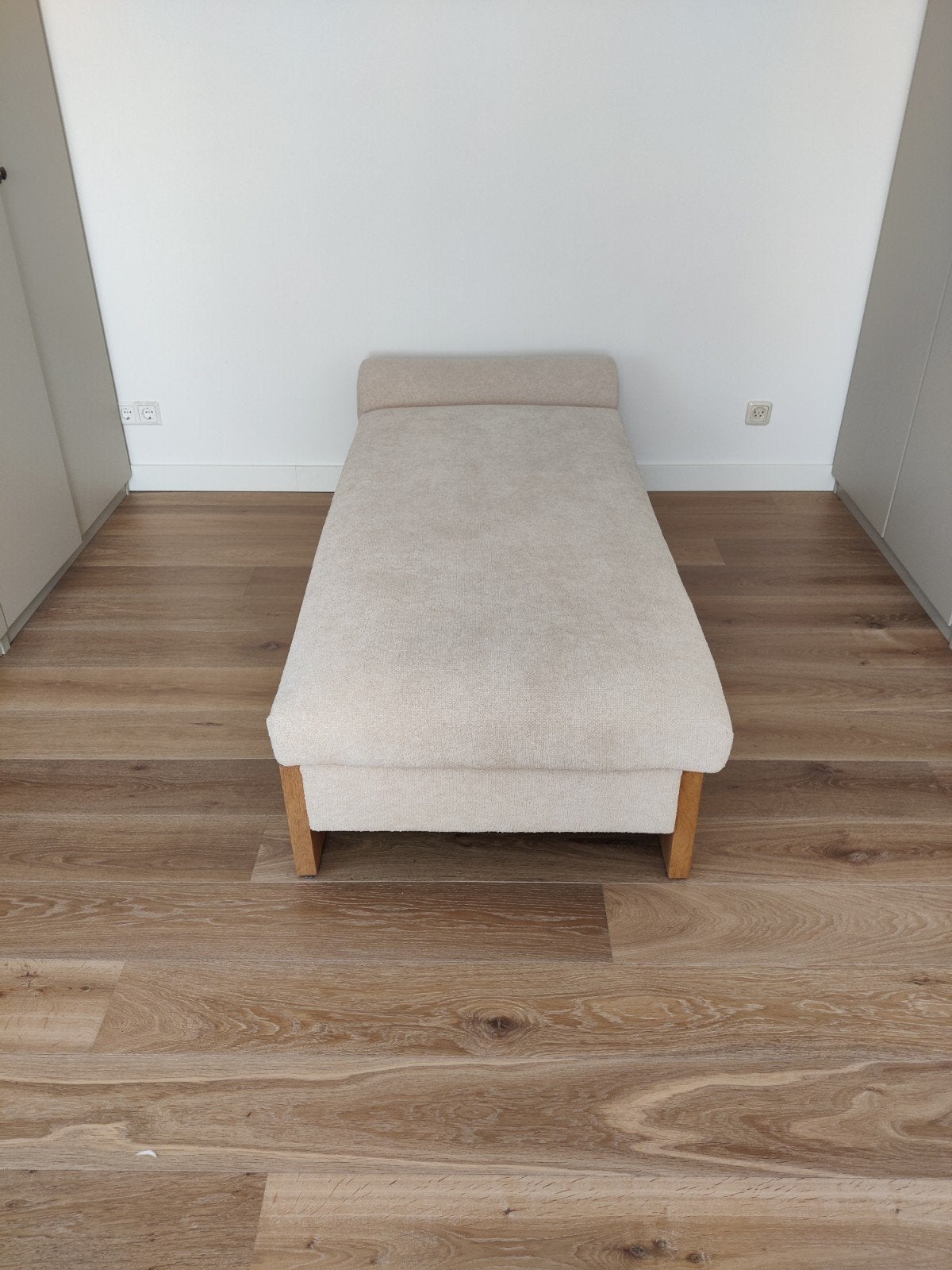 Daybed Diya met houten poten, Huis en Inrichting, Banken | Sofa's en Chaises Longues, Ophalen, Eenpersoons, 75 tot 100 cm, Zo goed als nieuw