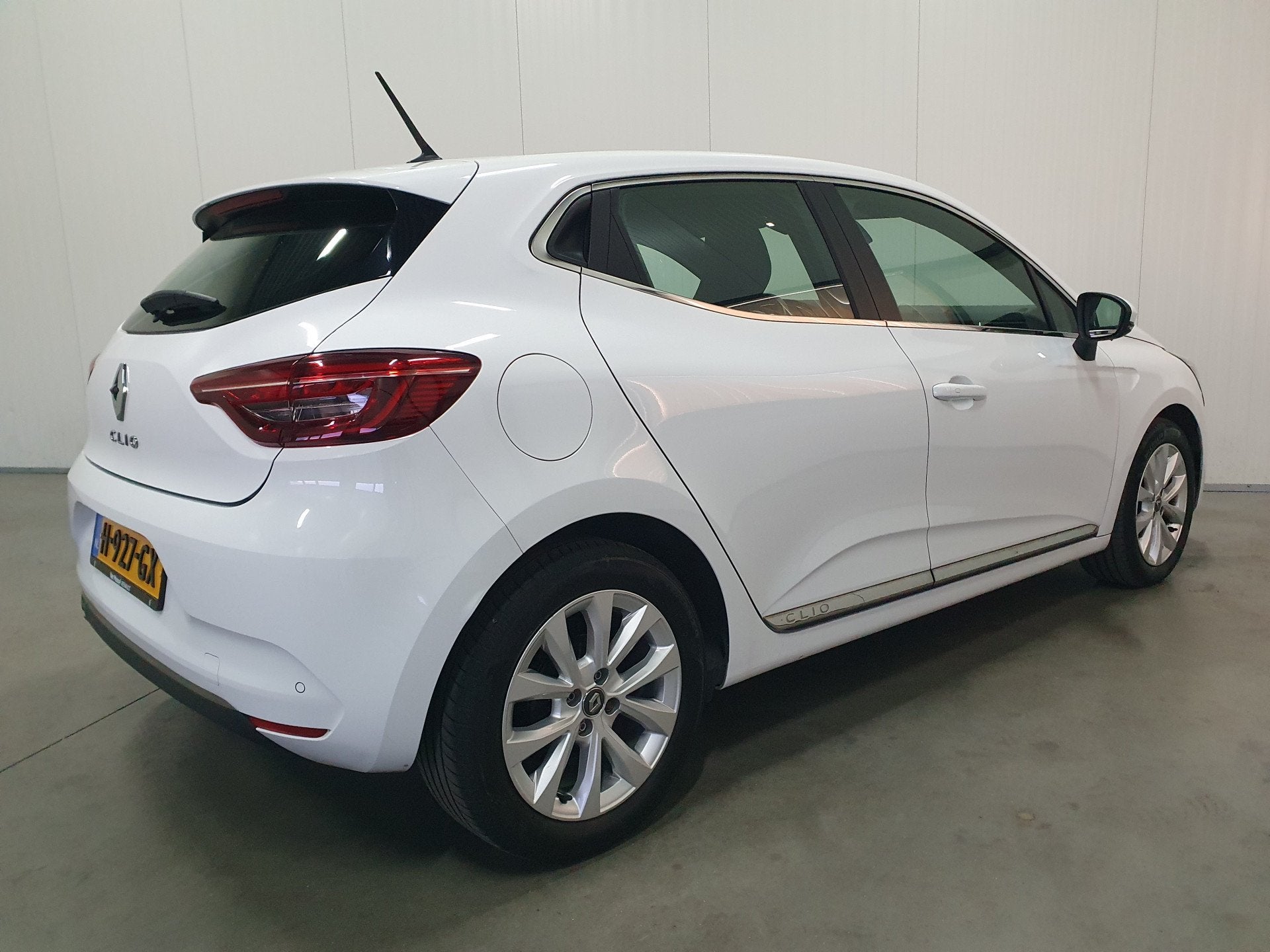 Renault Clio 1.3 TCe Intens CLIMA/CARPLAY/CRUISE/CAMERA/LMV, Auto's, Stof, Gebruikt, Euro 6, 4 cilinders
