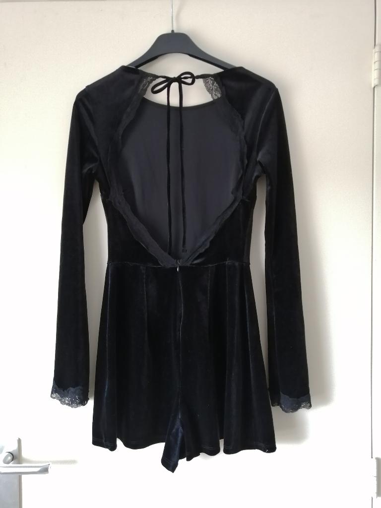 Jumpsuit - Maat M / 38 - Bershka Night Out, Kleding | Dames, Jumpsuits, Maat 38/40 (M), Verzenden, Zwart, Bershka
