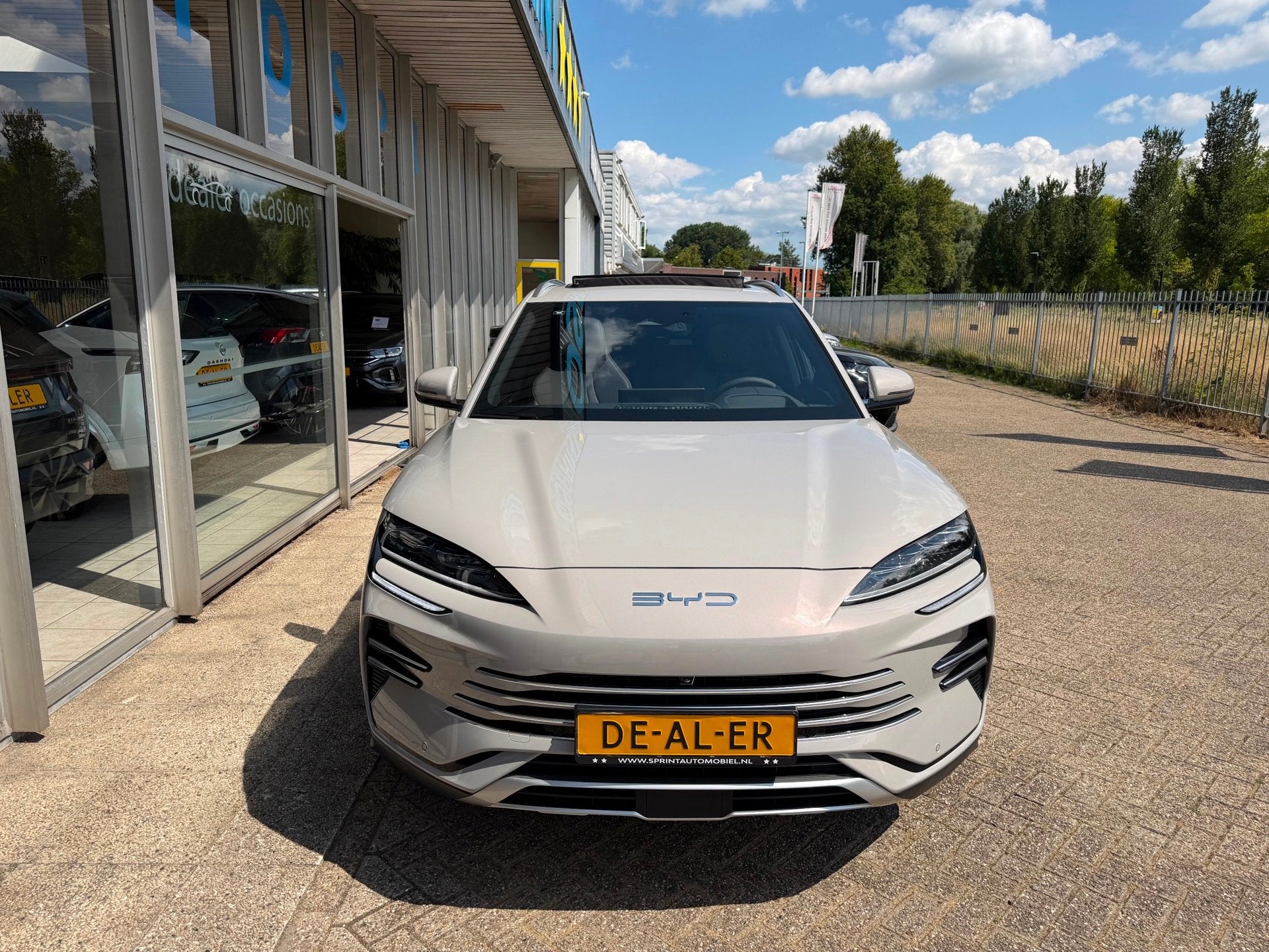 BYD SEAL U 1.5 T DM-i AWD Design 4 WHEEL DRIVE 324PK GELIJK, Auto's, Automaat, Seal U, Zwart, Beige