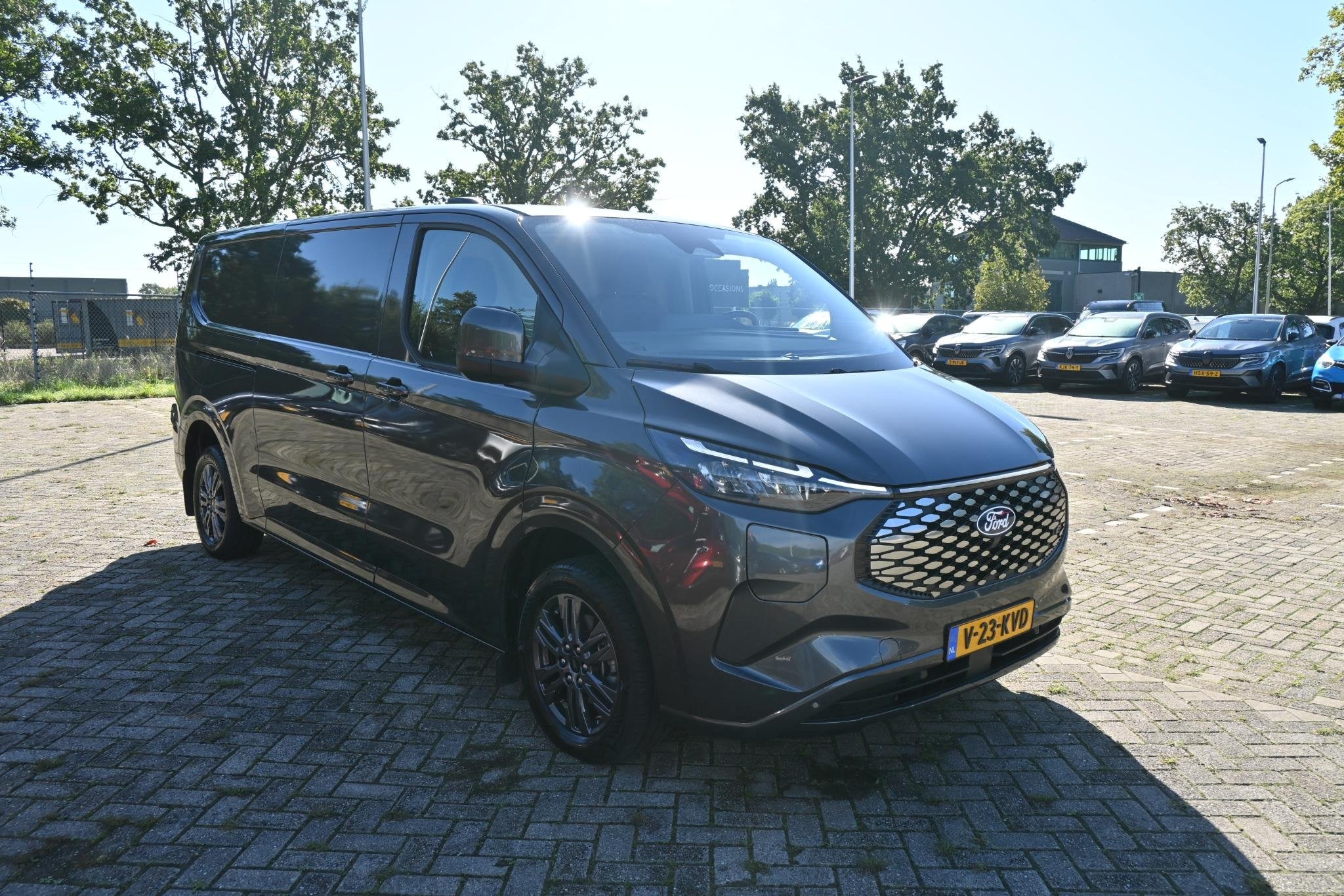 Ford E-Transit Custom 320 L2H1 Limited 65 kWh | Trekhaak 230, Auto's, Gebruikt, Zwart, Met garantie (alle), 470 min