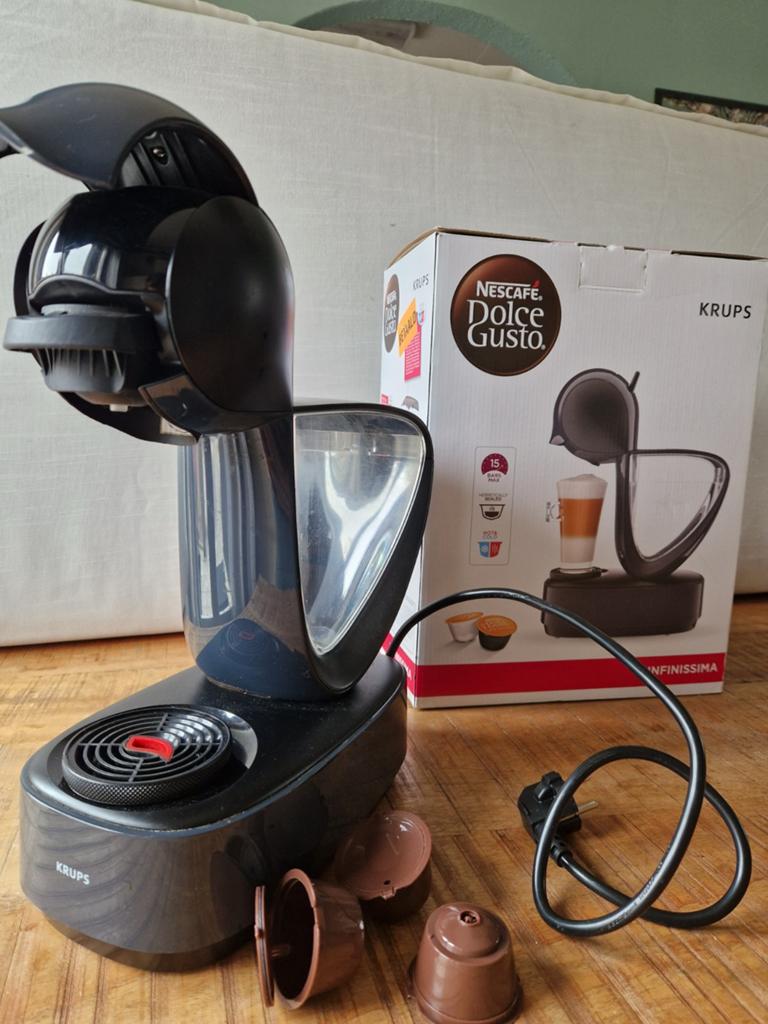 Nescafé Dolce Gusto Koffiezetapparaat, Ophalen, Koffiemachine, Zo goed als nieuw, 2 tot 4 kopjes