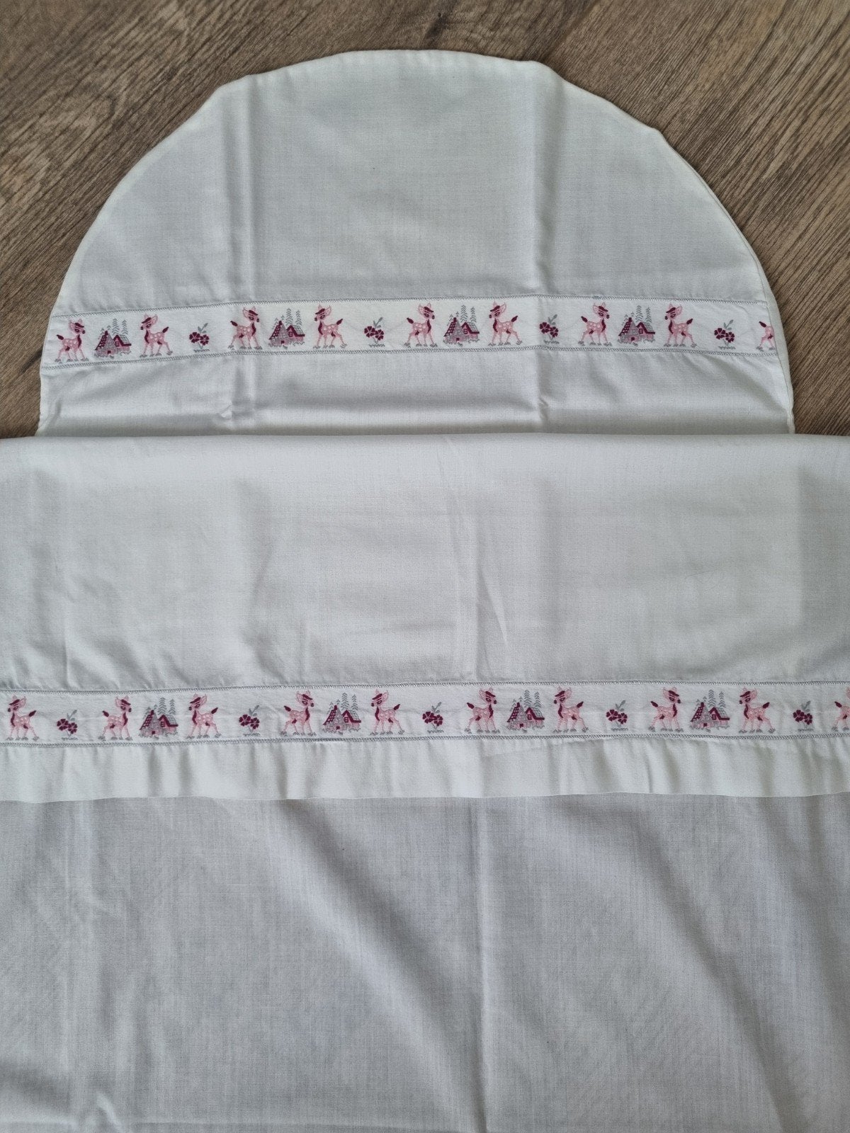 Vintage lakensetje hertje, Ophalen of Verzenden, Wit, Jongetje of Meisje