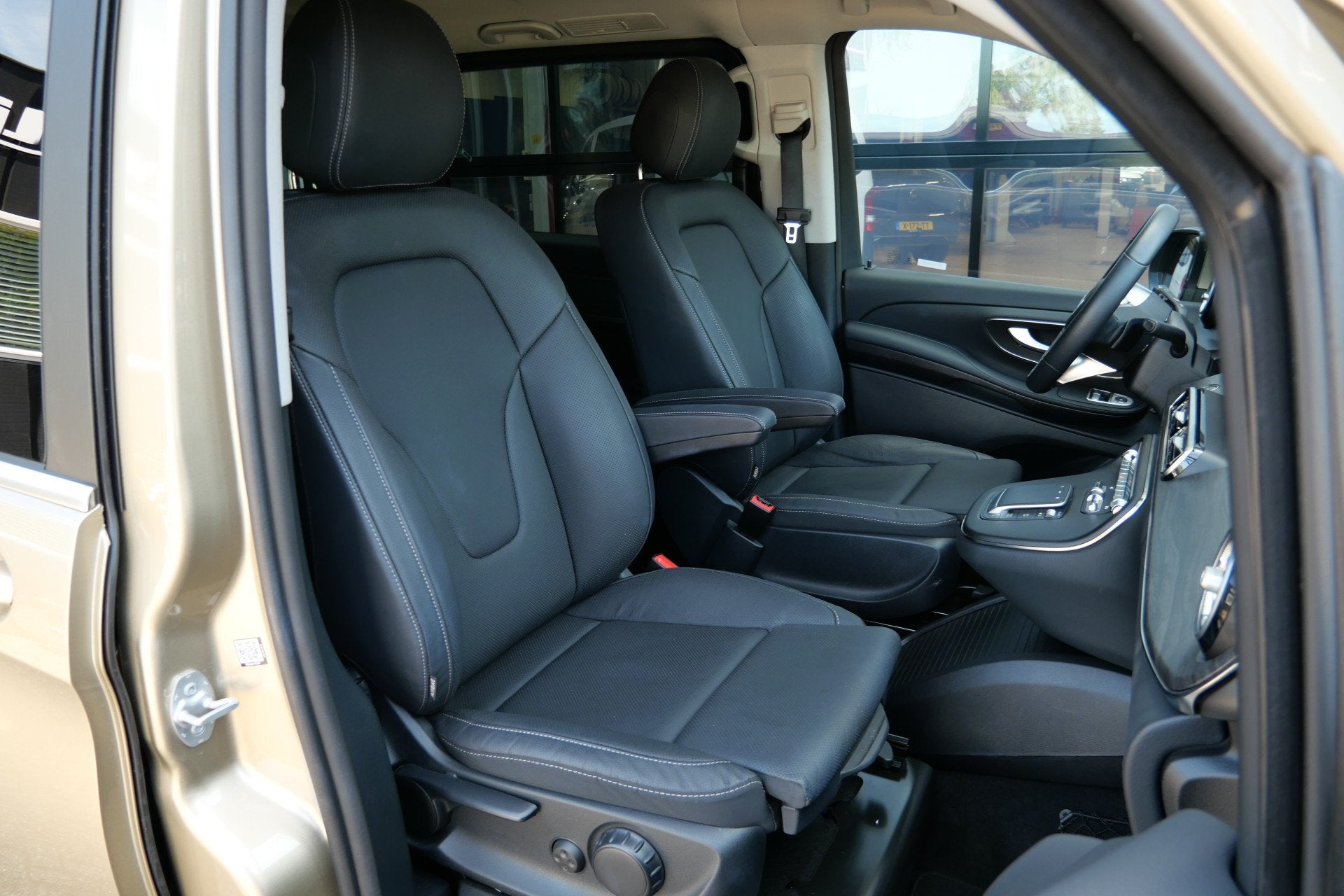 Mercedes-Benz EQV 300 L2 90 kWh | 360 | LED | Leder | Elek, Auto's, Bestelauto's, Gebruikt, Zwart, Overige kleuren, 7 stoelen