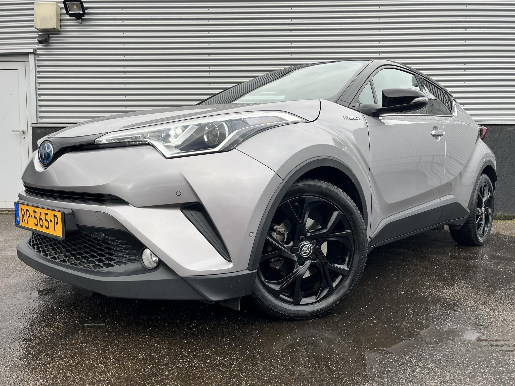 Toyota C-HR 1.8 Hybrid First Edition Automaat Zeer mooie in, Euro 6, 4 cilinders, Leder en Stof, 122 pk