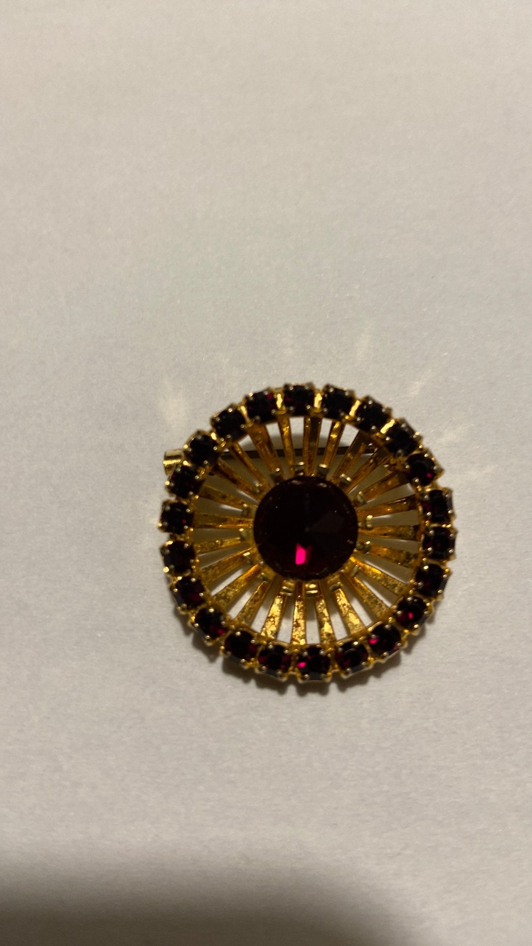 Broche double met grsnaat 3 cm doorsnee., Ophalen of Verzenden, Overige materialen, Broche, Met edelsteen