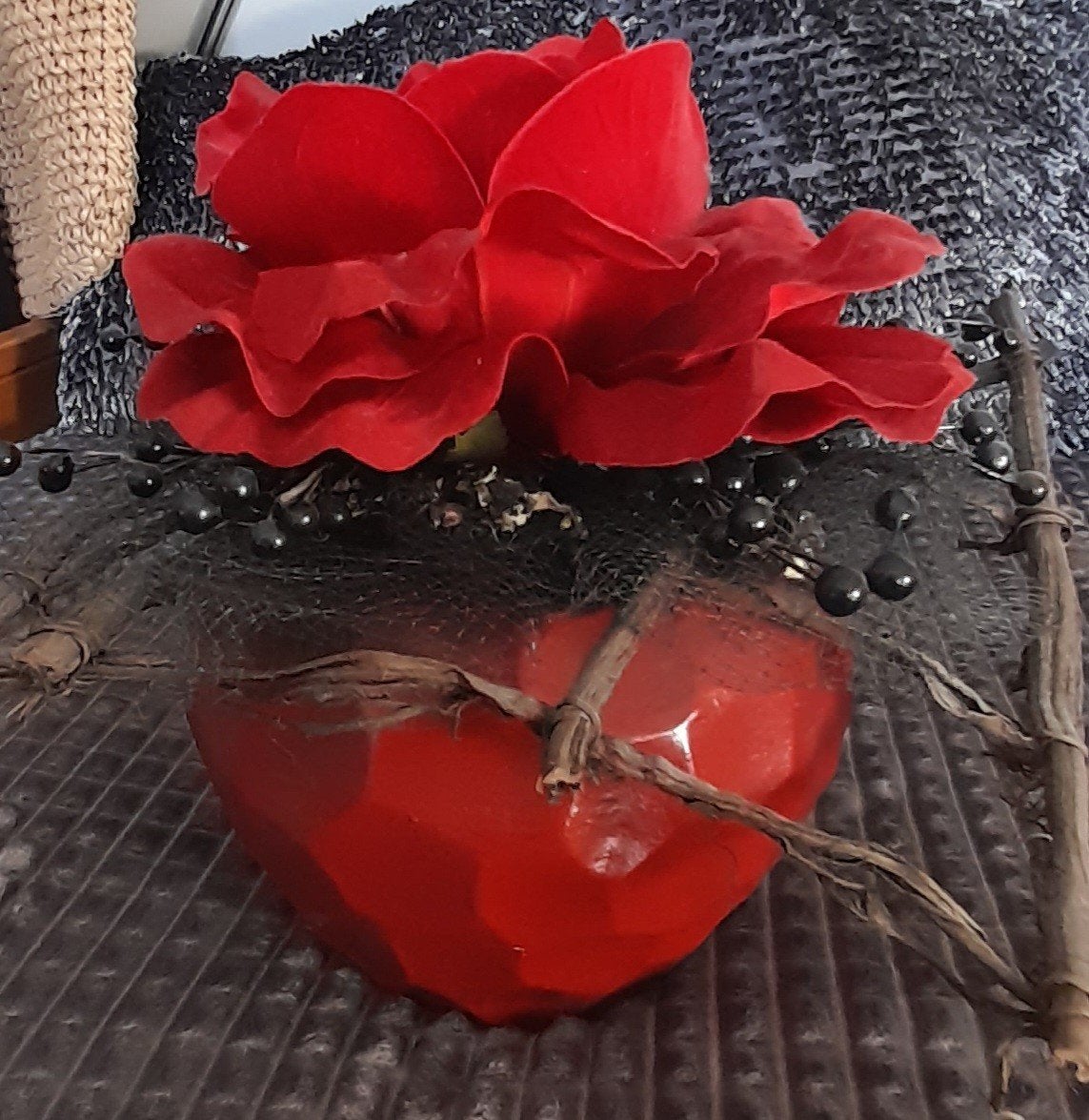 Decoratieve rode roos in pot, Ophalen of Verzenden, Zo goed als nieuw, Modern, Rood