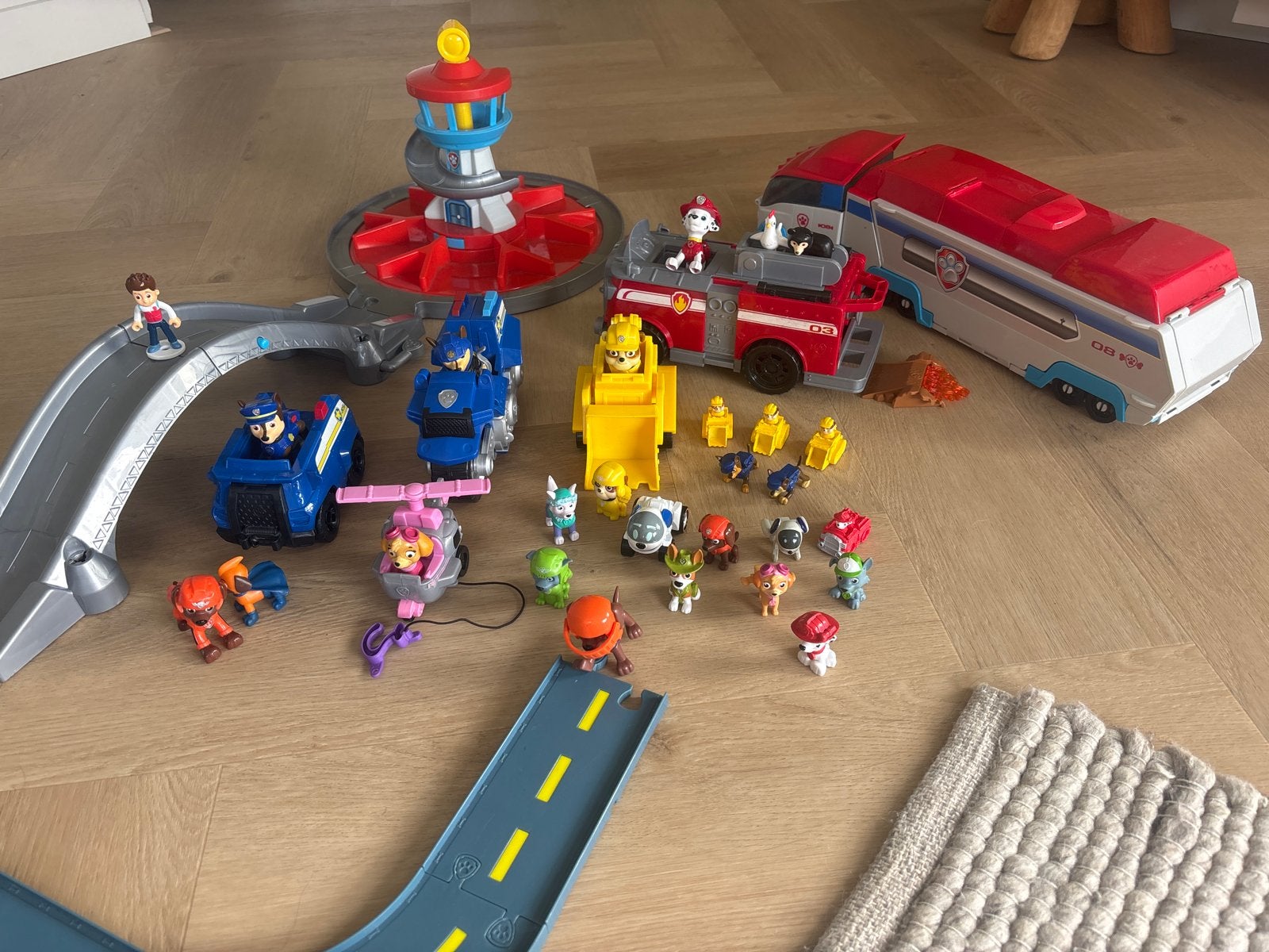 Paw Patrol speelset: toren, voertuigen en figuren, Ophalen of Verzenden, Gebruikt, Jongen of Meisje