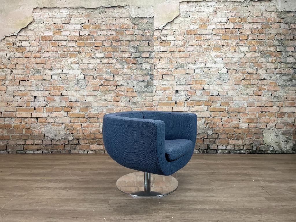 B&B Italia Tulip Armchair donkerblauw bij TheReSales, Huis en Inrichting, 75 tot 100 cm, Ophalen of Verzenden, Zo goed als nieuw