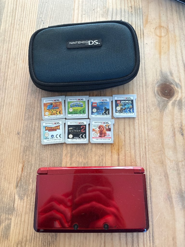Nintendo 3DS (no charger) works fine, Ophalen, Met games, Rood, 3DS