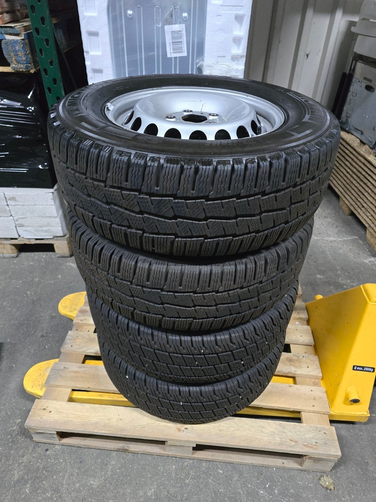 4 All-season banden met velgen voor Volkswagen Crafter 2019, Ophalen, Michelin, Semperit, Bestelwagen, 16 inch