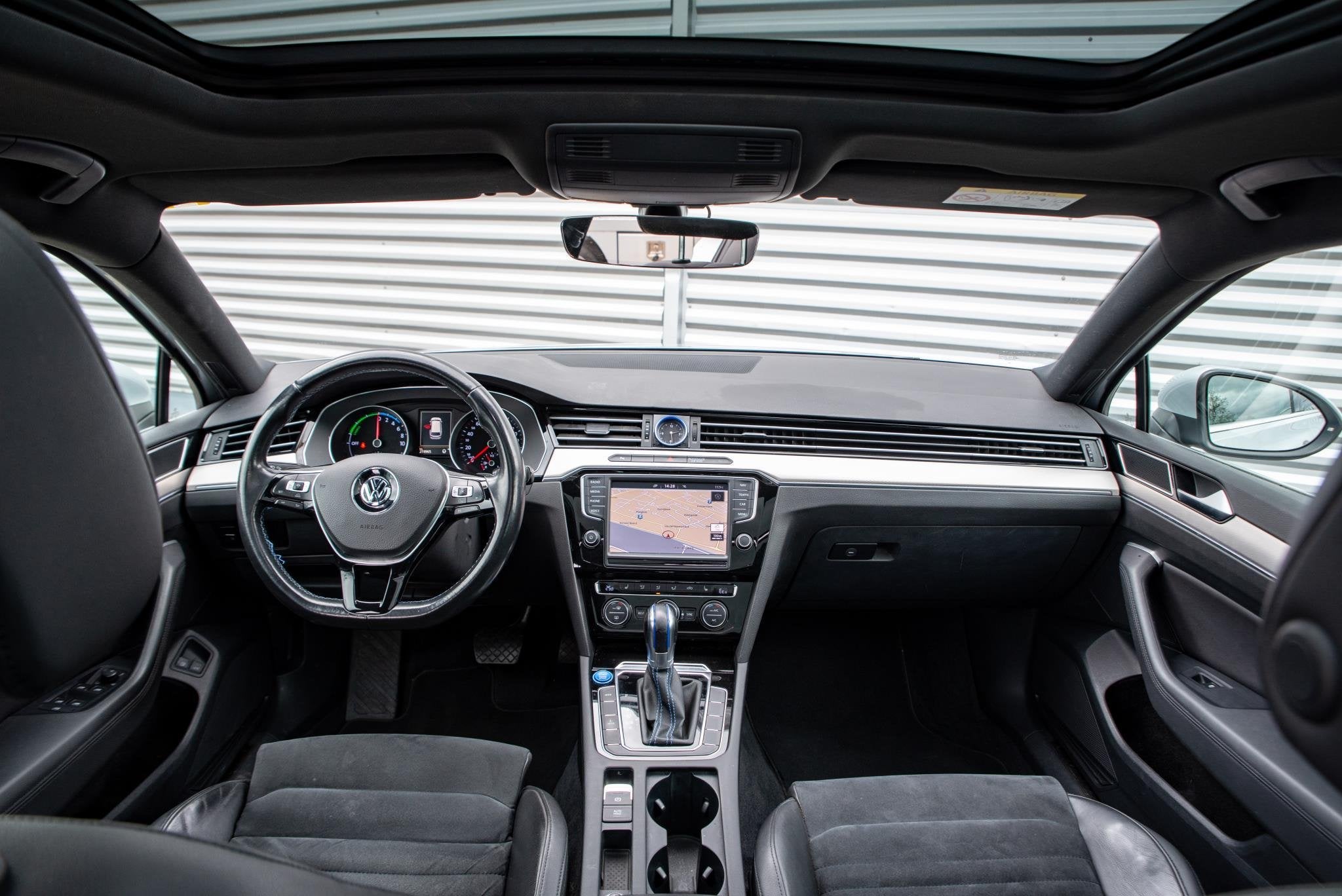 Volkswagen Passat Variant 1.4 TSI GTE Highline Pano Clima Le, Gebruikt, 4 cilinders, Hybride Elektrisch/Benzine, 1600 kg