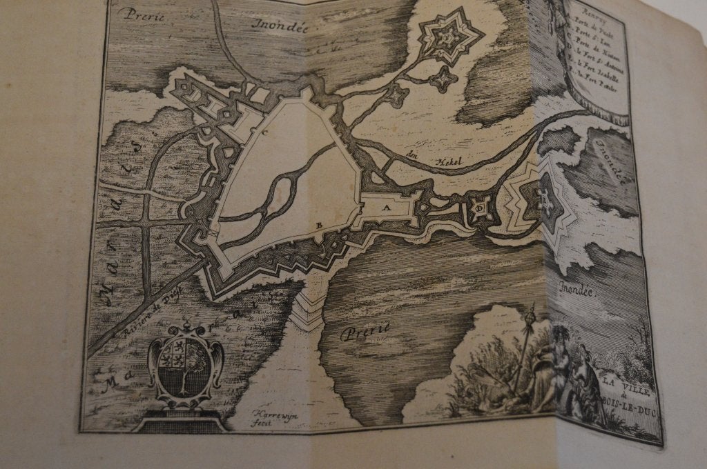 Boek uit 1721, compleet met plattegronden, gravures etc., Antiek en Kunst, Ophalen