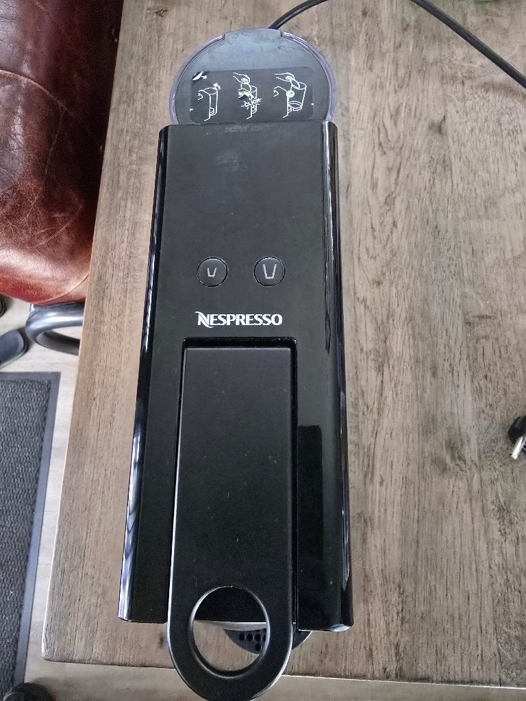 De Nespresso Essenza Mini (Piano Black)/zwart, Koffiemachine, Ophalen of Verzenden, Zo goed als nieuw, 1 kopje
