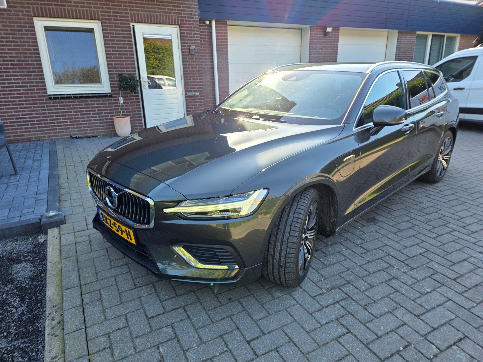 Volvo V60 T6 Recharge 340pk AWD Geartronic 2020 Grijs, Automaat, 4 cilinders, Plug-in hybride, Te koop
