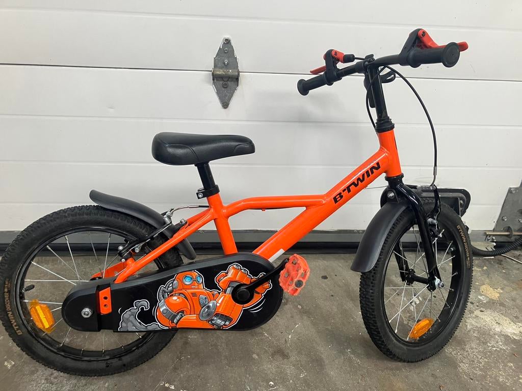 Btwin oranje robot fiets 16 inch, Ophalen, Zijwieltjes, Velgrem, 16 tot 20 inch