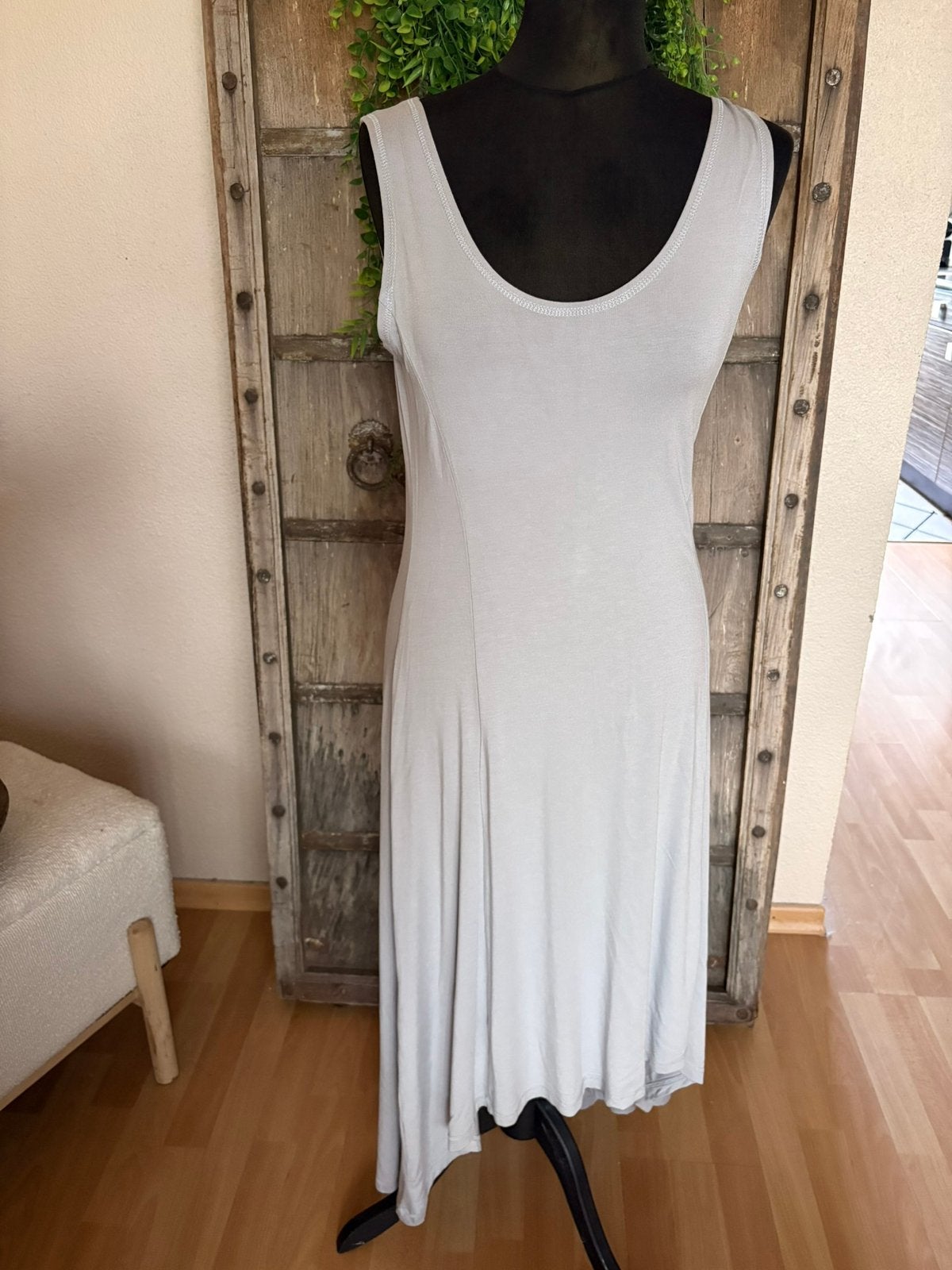 Juffrouw Jansen mooie grijze asymmetrische jurk mt XL ZGAN, Kleding | Dames, Ophalen of Verzenden, Zo goed als nieuw, Grijs, Onder de knie