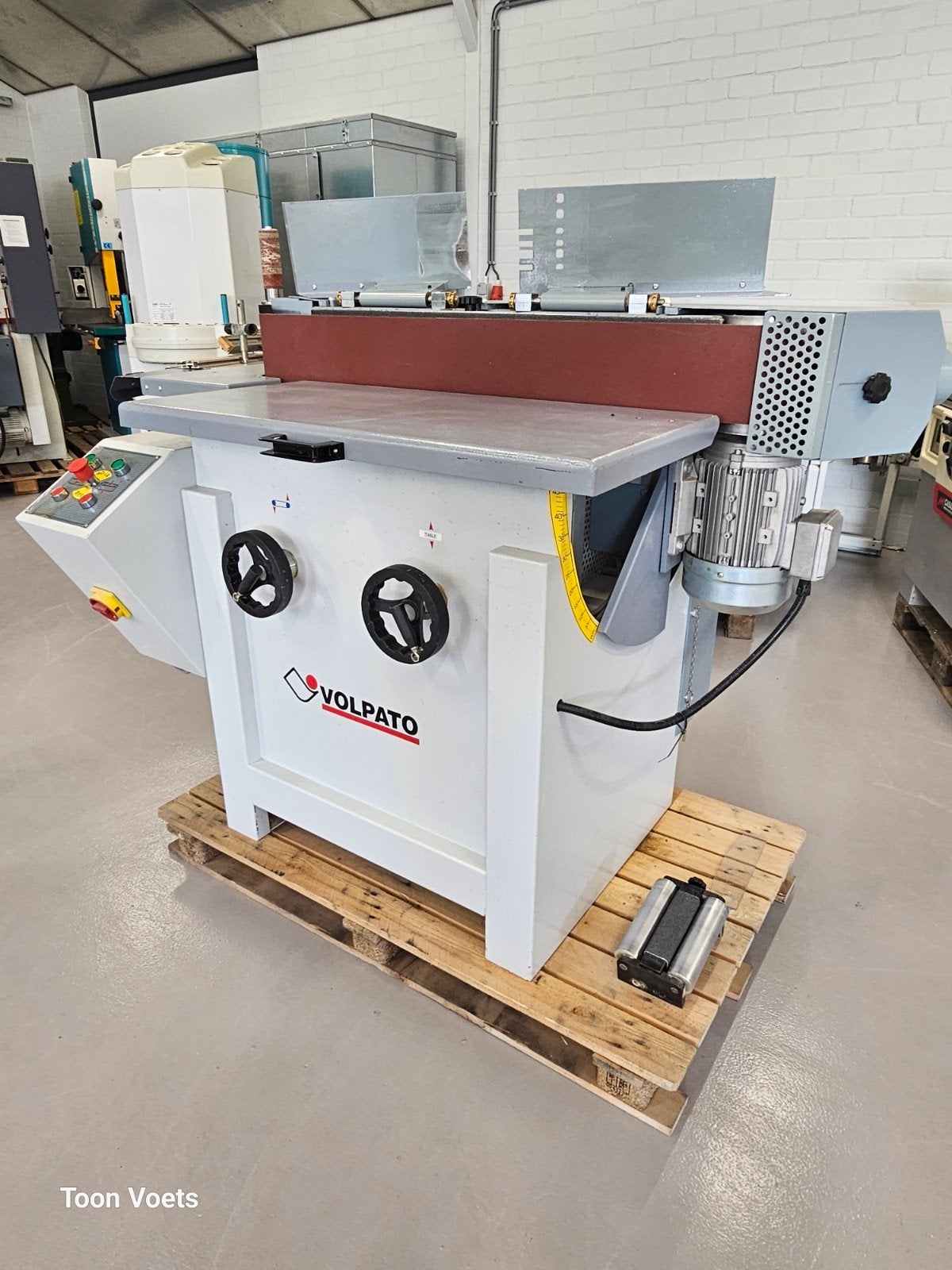 Foto 13 van Kantenschuurmachine Volpato ook voor fineerkanten te schuren