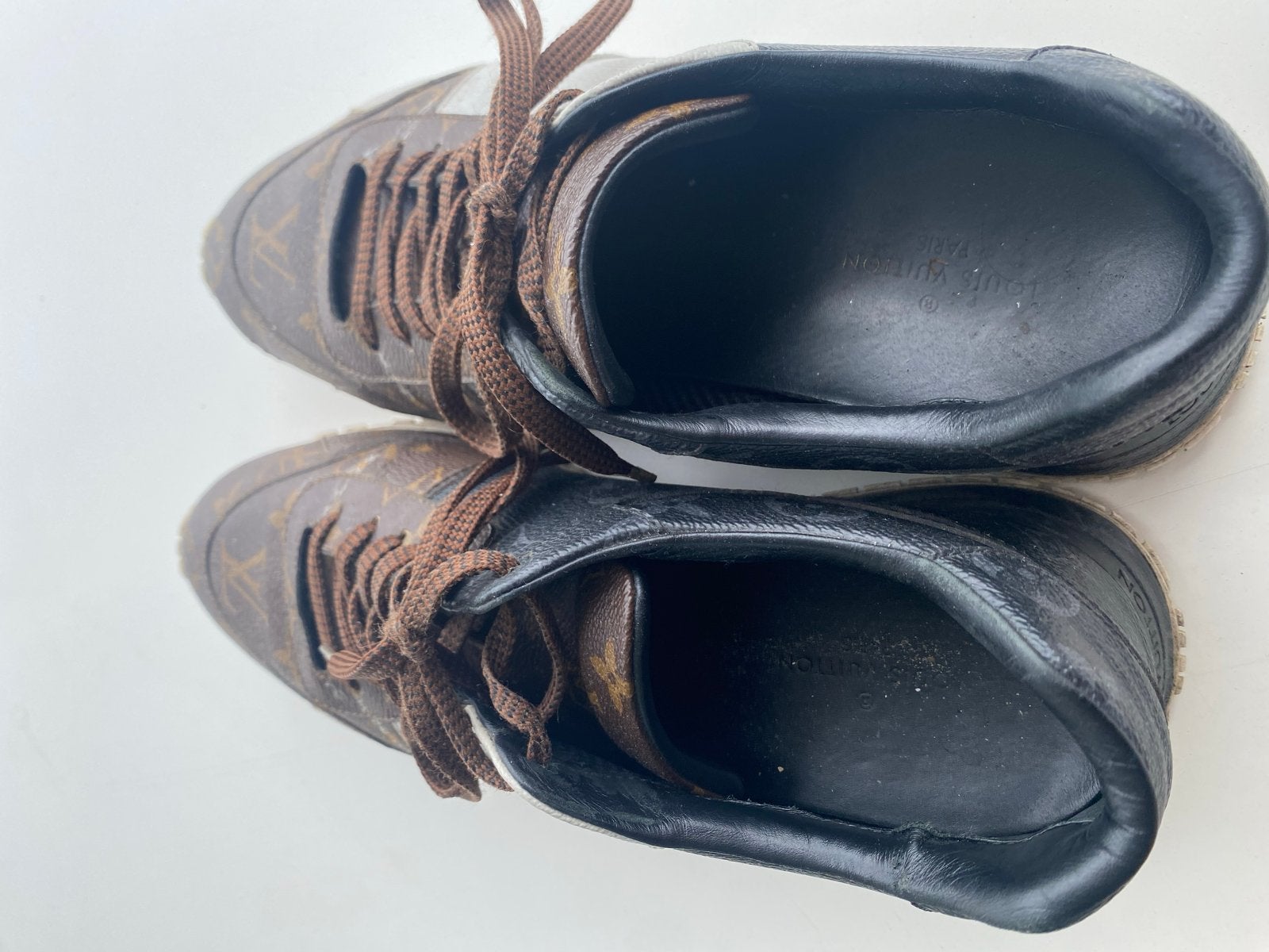 Louis Vuitton Run Away Sneakers - Maat 42, Ophalen of Verzenden, Gedragen, Bruin, Sneakers of Gympen