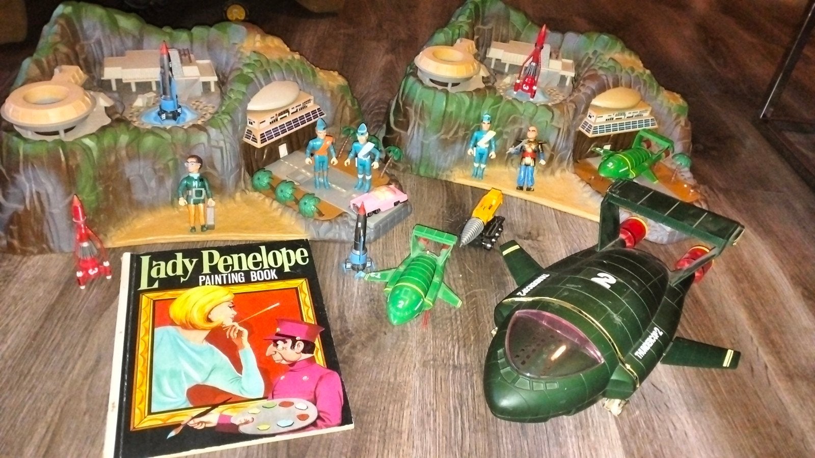 2x Thunderbirds Tracy islandEng+Italiaans+Thundercop2+strip, Ophalen of Verzenden, Gebruikt, Jongen of Meisje