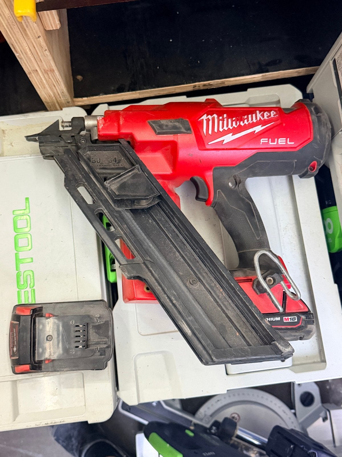 Milwaukee M18 Tacker met 2x 2Ah accu's en verlengd magazijn, Gebruikt, G, G, Milwaukee