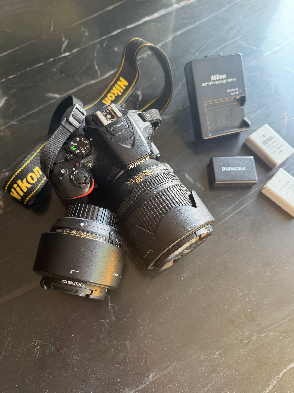 Nikon D5500 DSLR met 50mm f/1.8 en 18-105mm lenzen, Ophalen, Gebruikt, Spiegelreflex, Accu