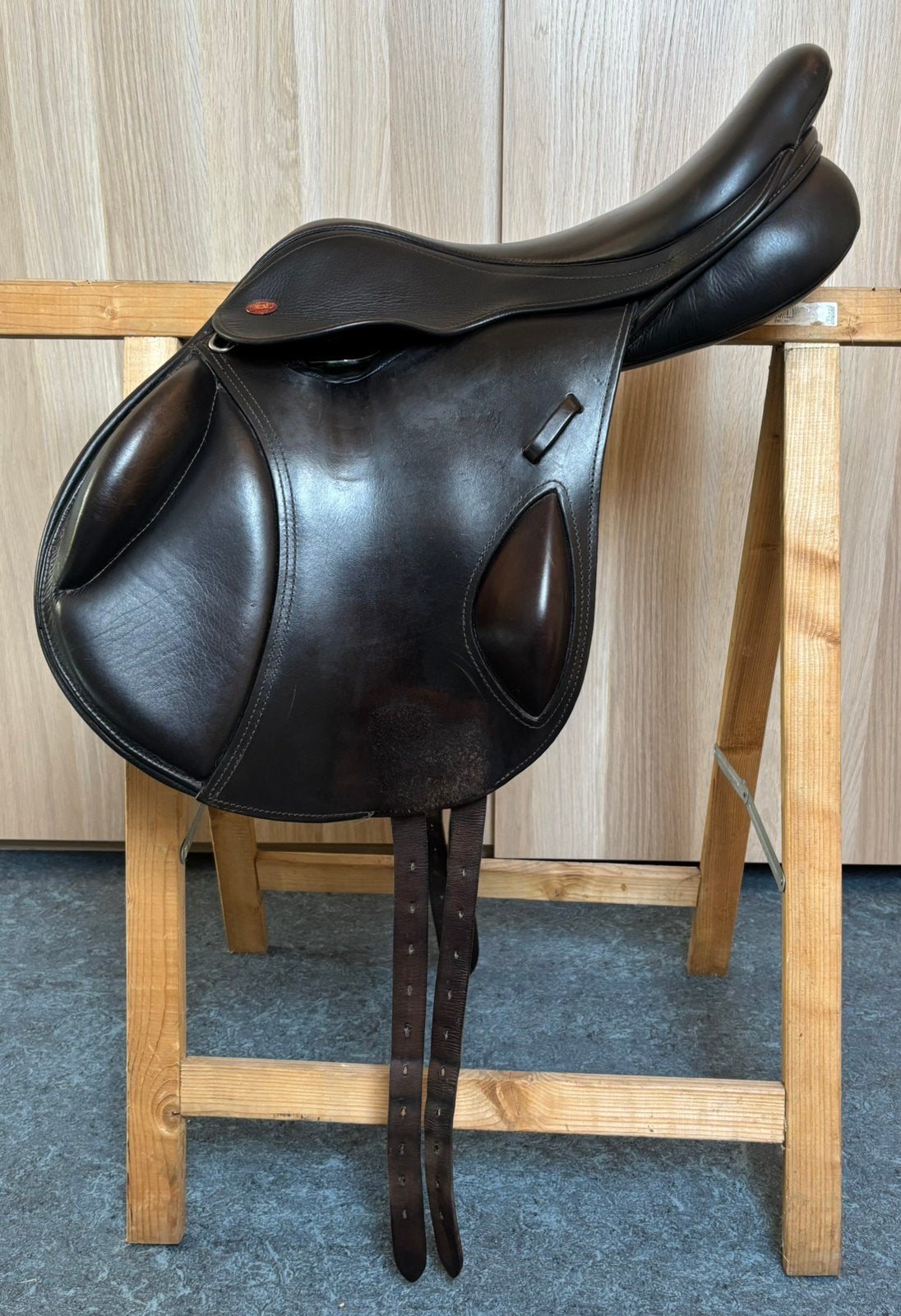 Te koop: donkerbruin kent en masters eventing zadel, Dieren en Toebehoren, Gebruikt, Vlakke zit, Overige merken, M (17 inch)