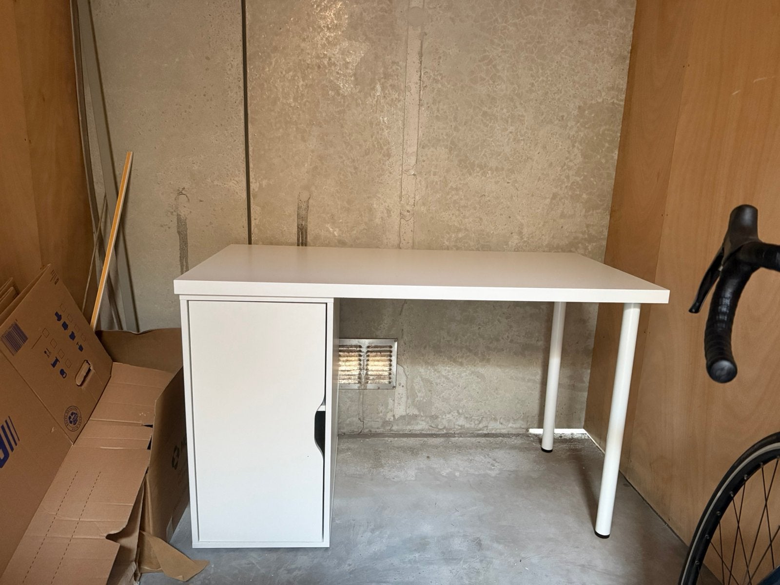Bureau wit Ikea, Huis en Inrichting, Ophalen, Zo goed als nieuw