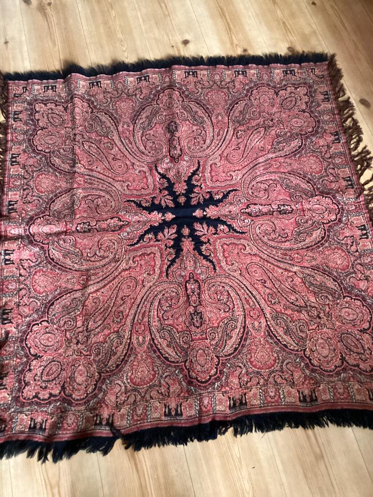 Antieke  worteldoek 115 x 115 cm € 25,00., Antiek en Kunst, Ophalen of Verzenden