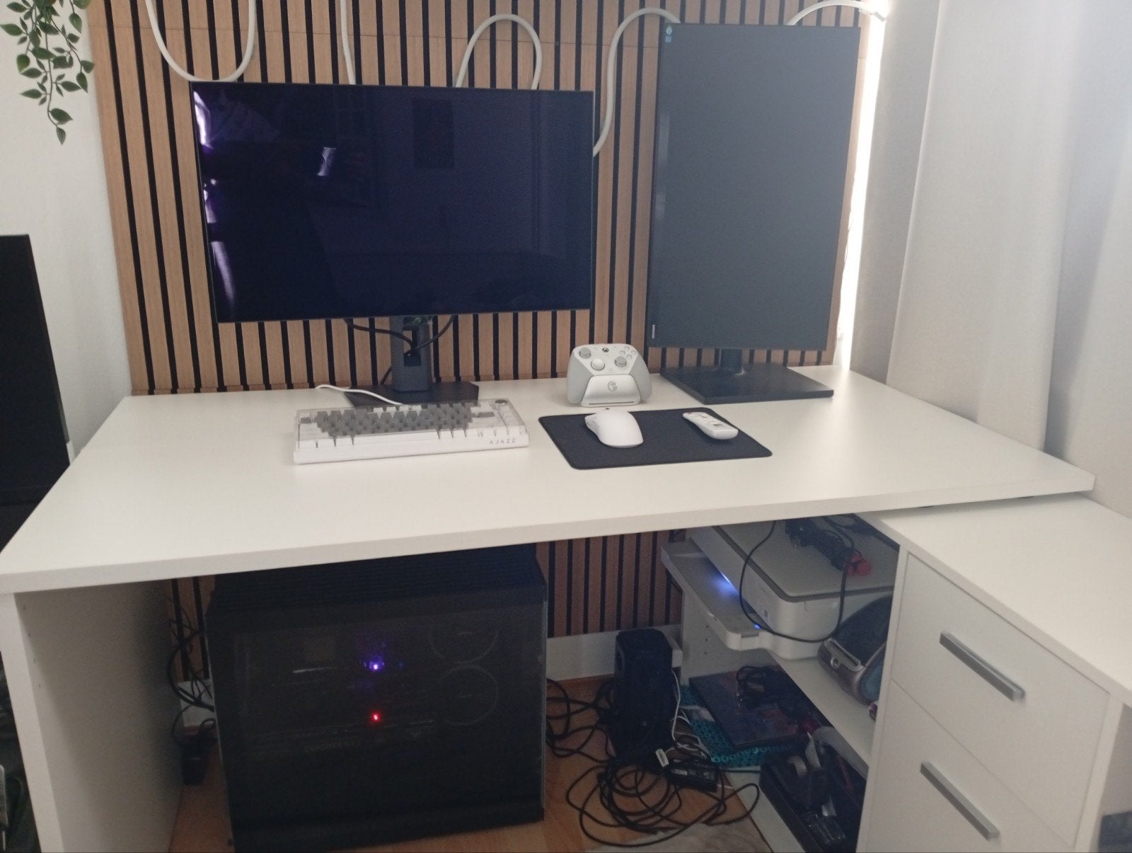 Modern L-vormig bureau – wit – in nette staat, Huis en Inrichting, Ophalen, Zo goed als nieuw
