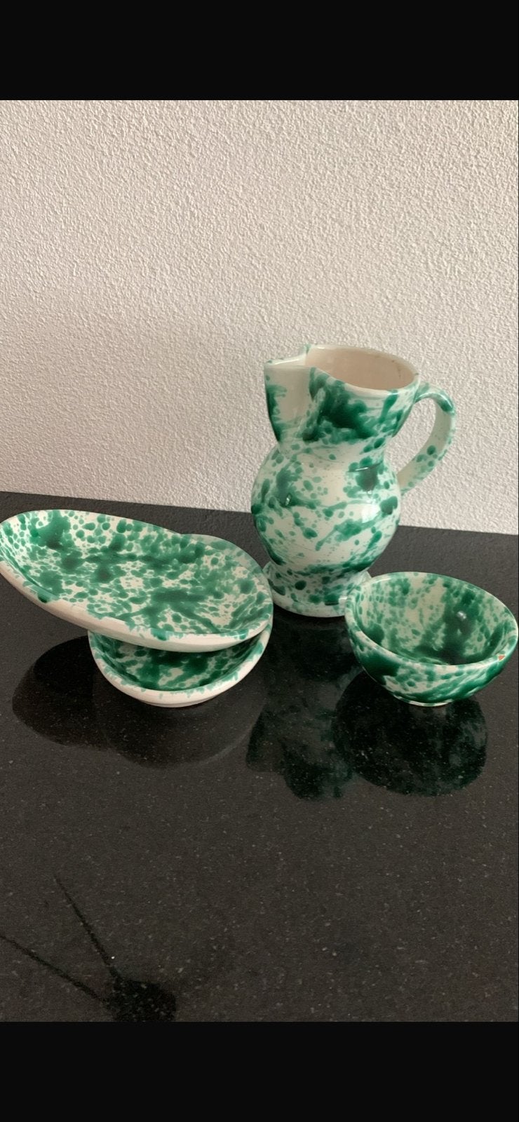 Groen gespikkeld keramiek set: kan, schaal en kom, Antiek en Kunst, Antiek | Keramiek en Aardewerk, Ophalen of Verzenden